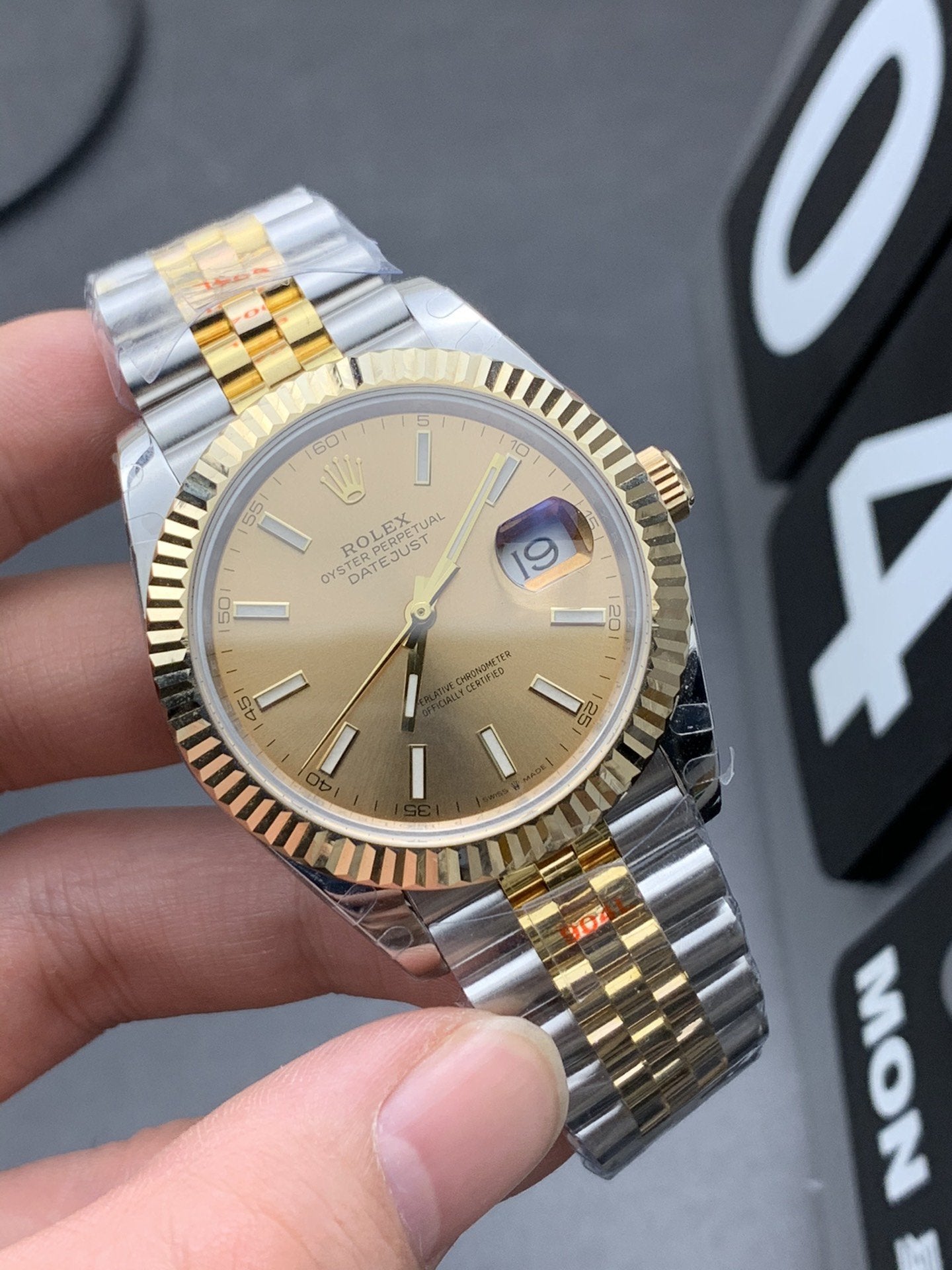 DATEJUST II 41 CHAMPAGNE DIAL JUBILEE BRACELET