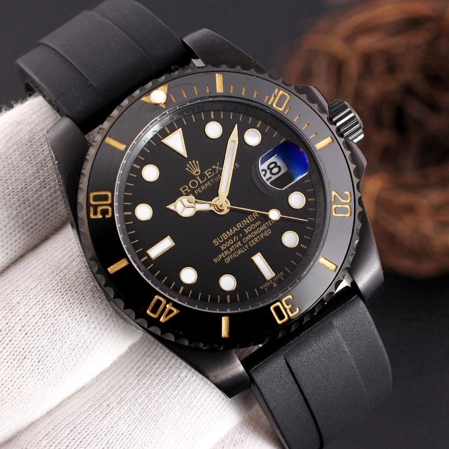 SUBMARINER DATE 40 BLACK CASE RUBBER STRAP