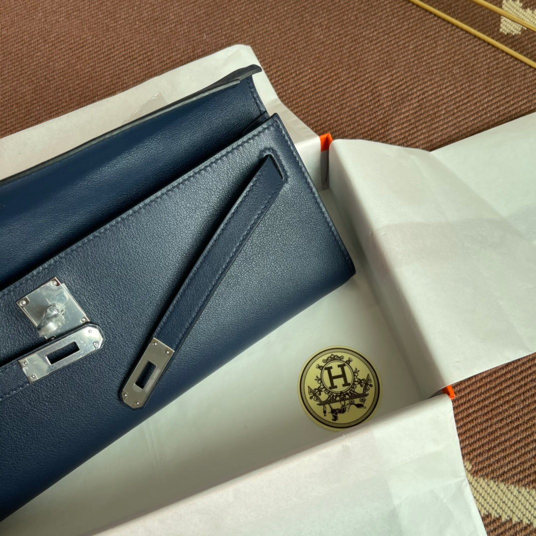 HM Kelly Cut 31cm Navy Swift Leather Shw