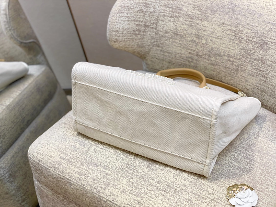 CC Large Tote 39 Light Beige Canvas Pearl Logo