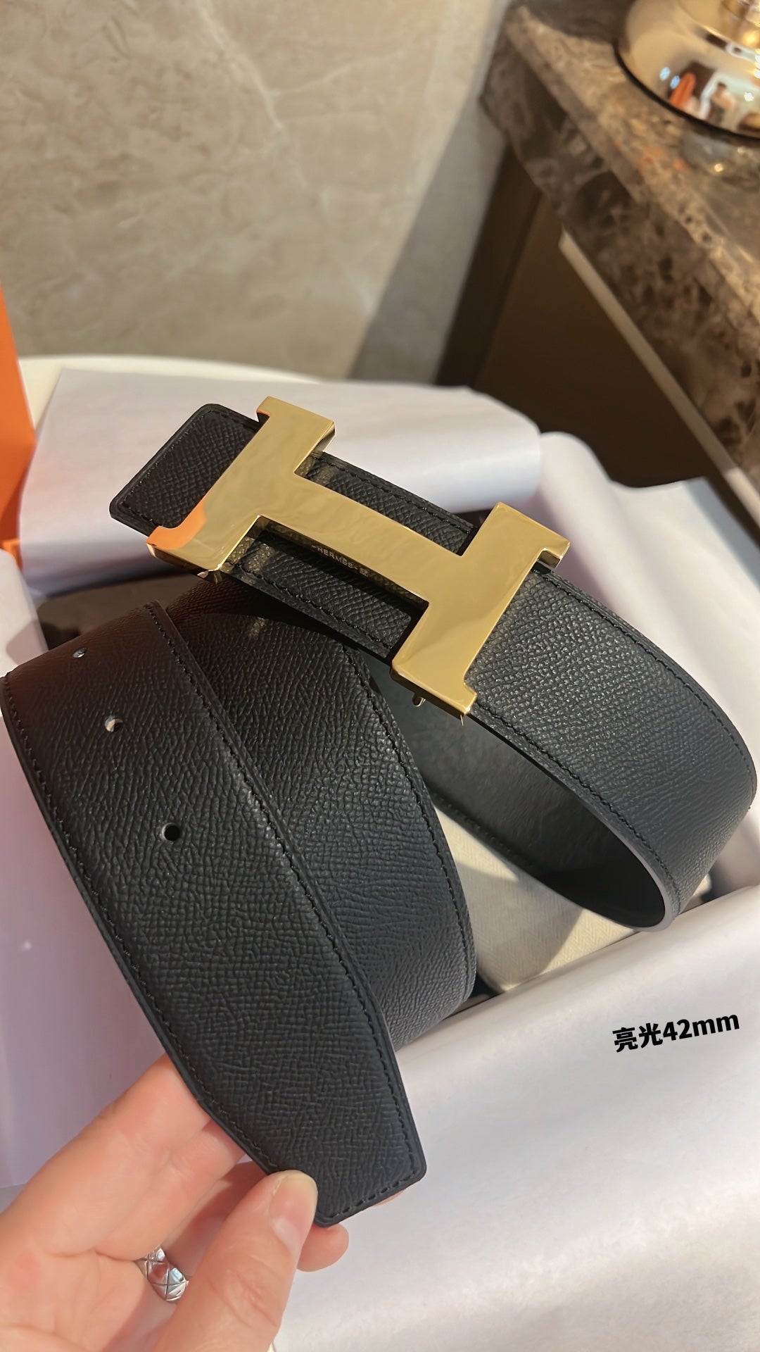 Hm Constance Belt Buckle & Reversible Black Leather Strap 42Mm Gold Hardware