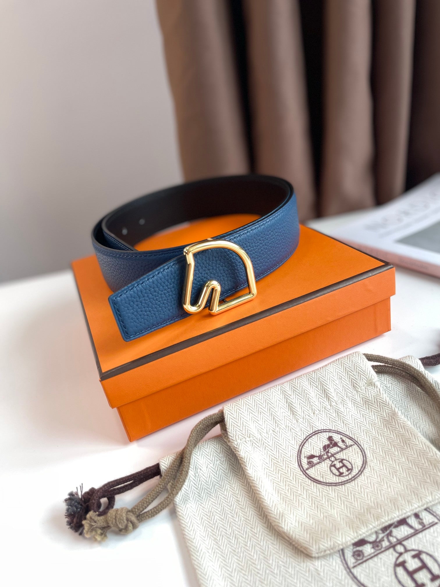 Boucle Belt Buckle & Reversible Navy Blue And Black And White Leather Strap 38Mm Gold Hardware