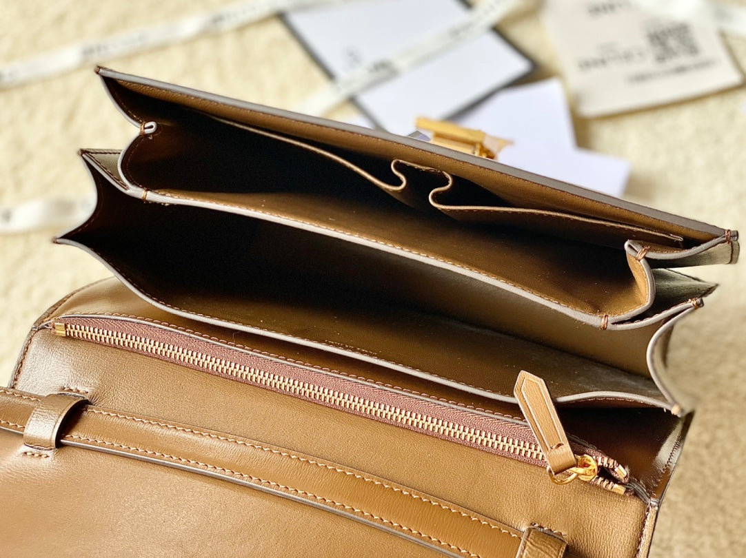 CELINE MEDIUM CLASSIQUE BAG 24CM GOLD CALFSKIN