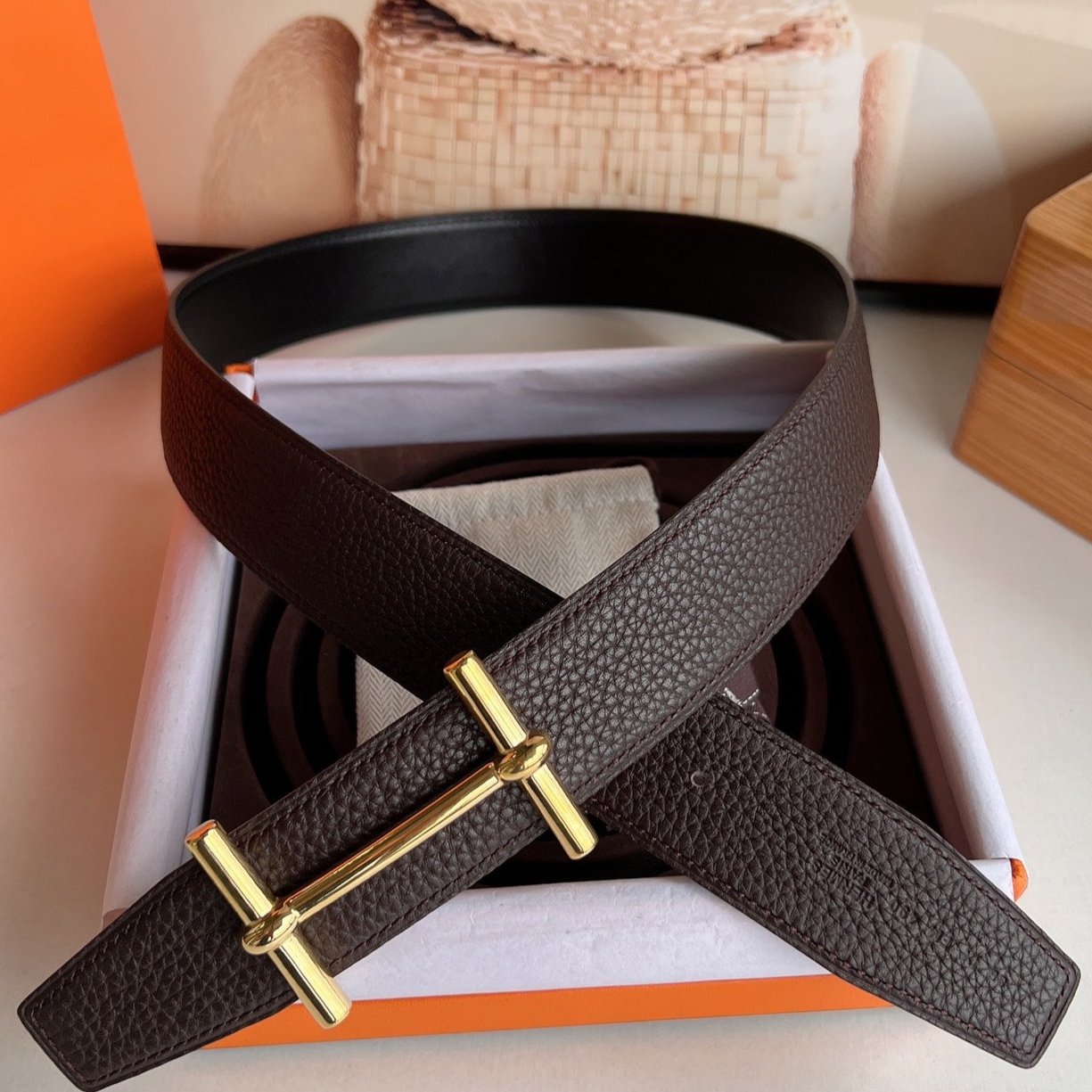 Hm H D'Ancre Belt Buckle & Reversible Chocolate Brown Leather Strap 38 Mm Gold Hardware
