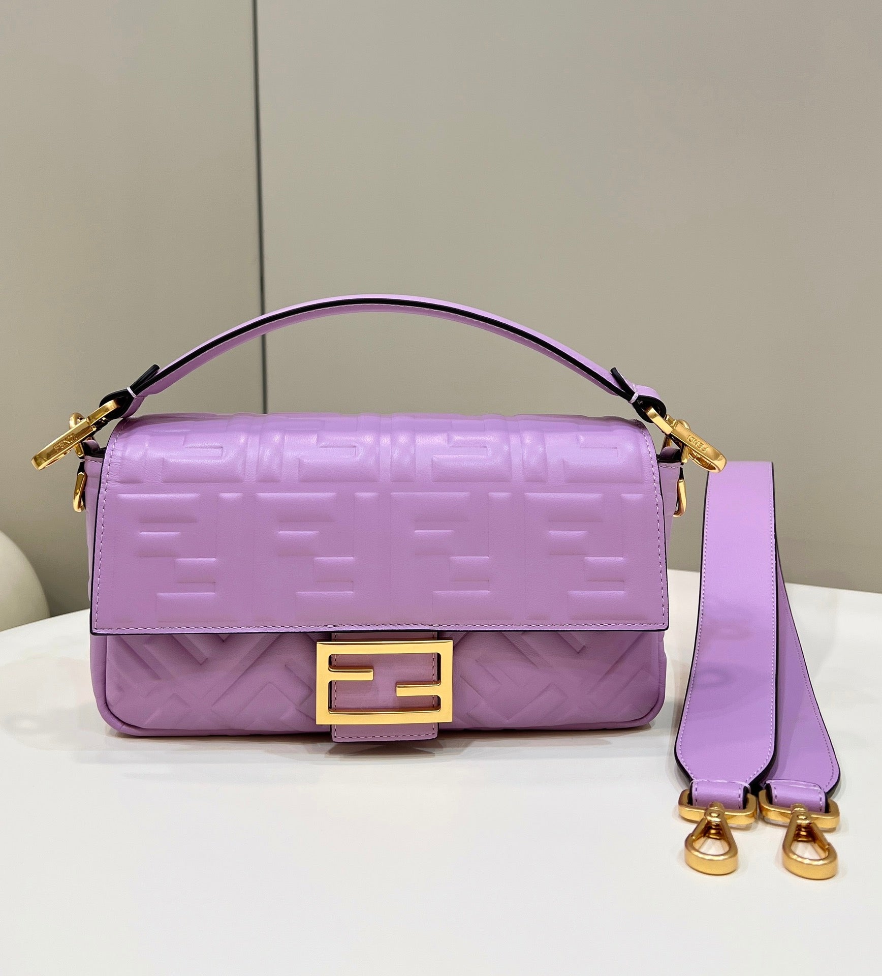 Baguette 27cm Violet Lambskin Gold Hardware
