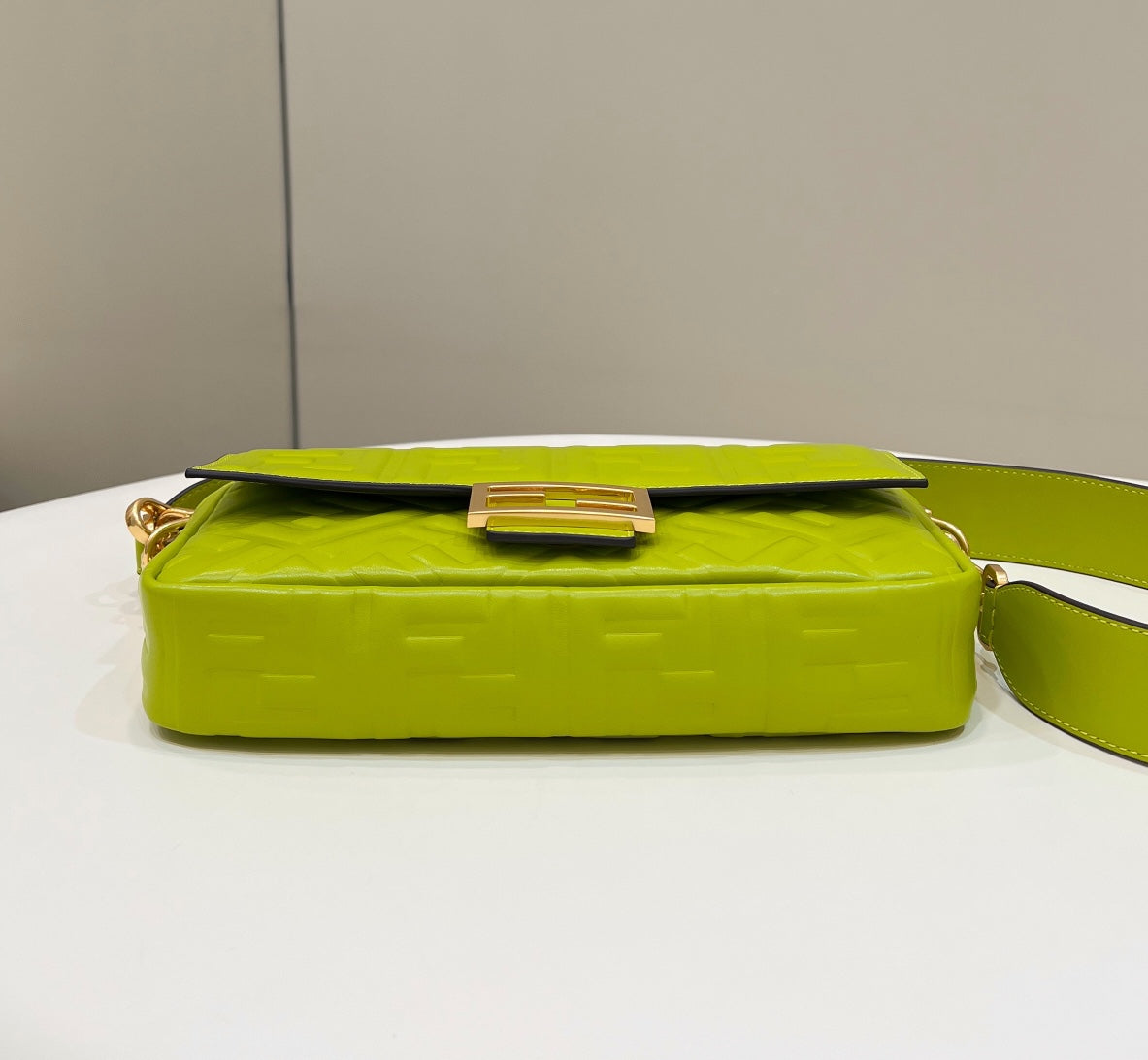 Baguette 27cm Fluorescent green Lambskin Gold Hardware