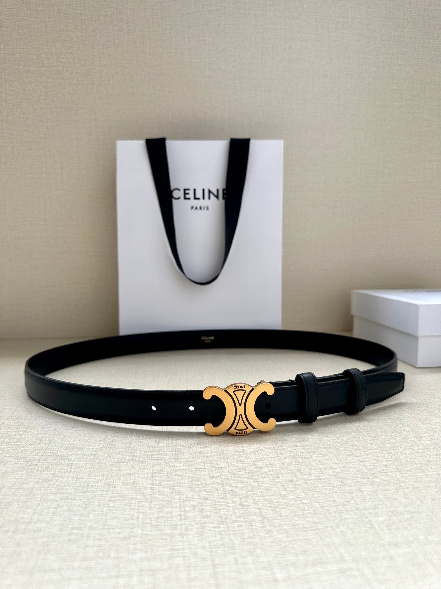 Medium Triomphe Belt 25Mm Black Calfskin Gold Finishing