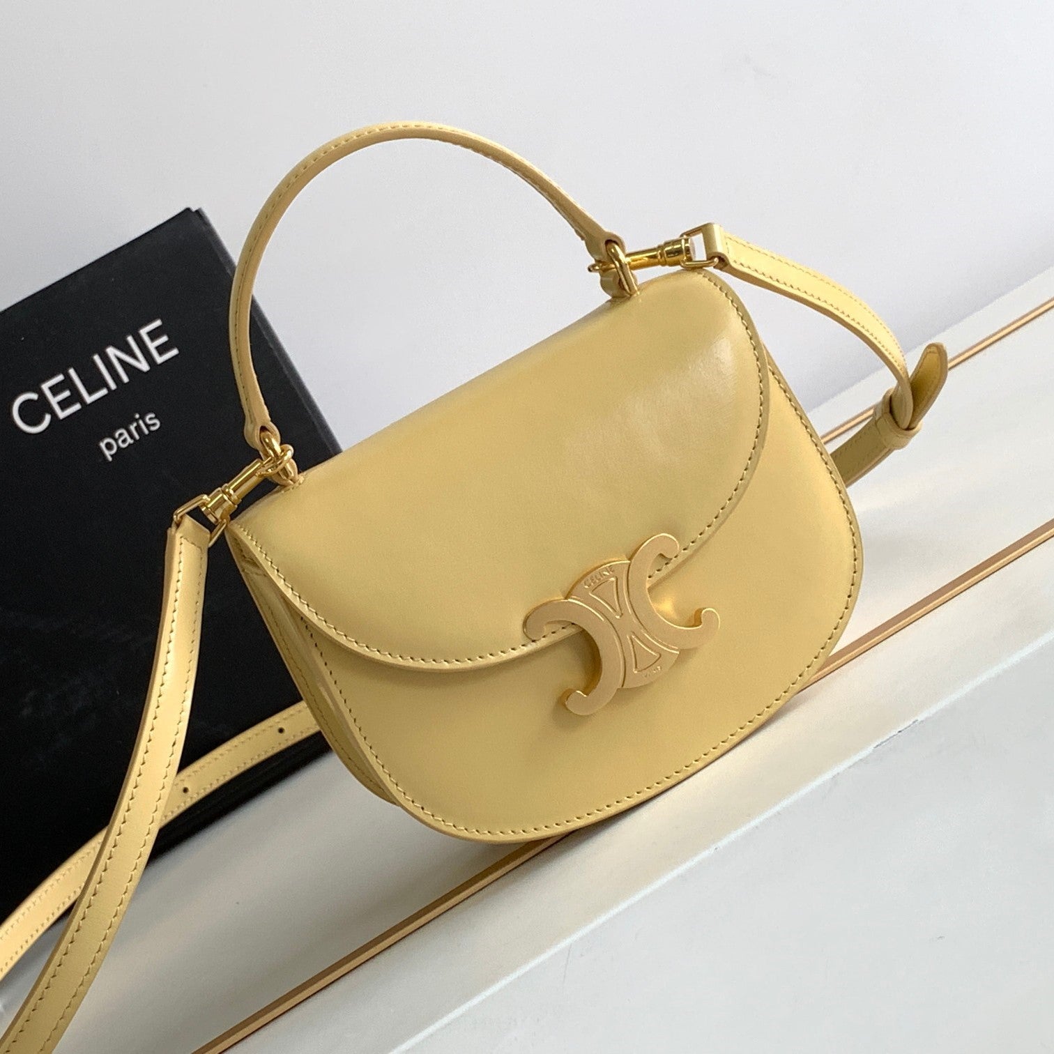 TEEN CHAIN BESACE TRIOMPHE 15.5CM YELLOW CALFSKIN