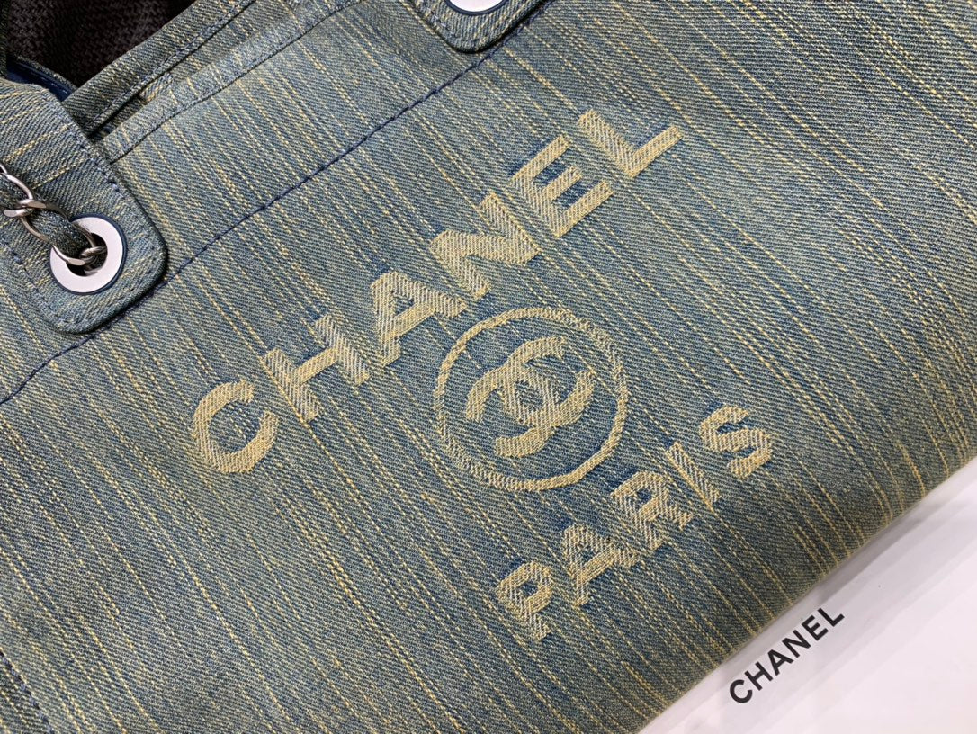 CC Large Tote 39 Light Beige Canvas Pearl Logo