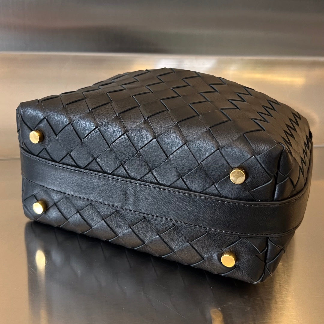 WALLACE 22 BAG in BLACK CALFSKIN