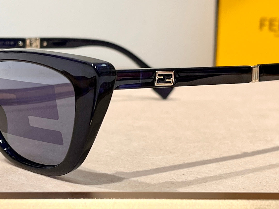 Foldable Ff Diamonds Cat-Eye Sunglasses 548844 In Acetate