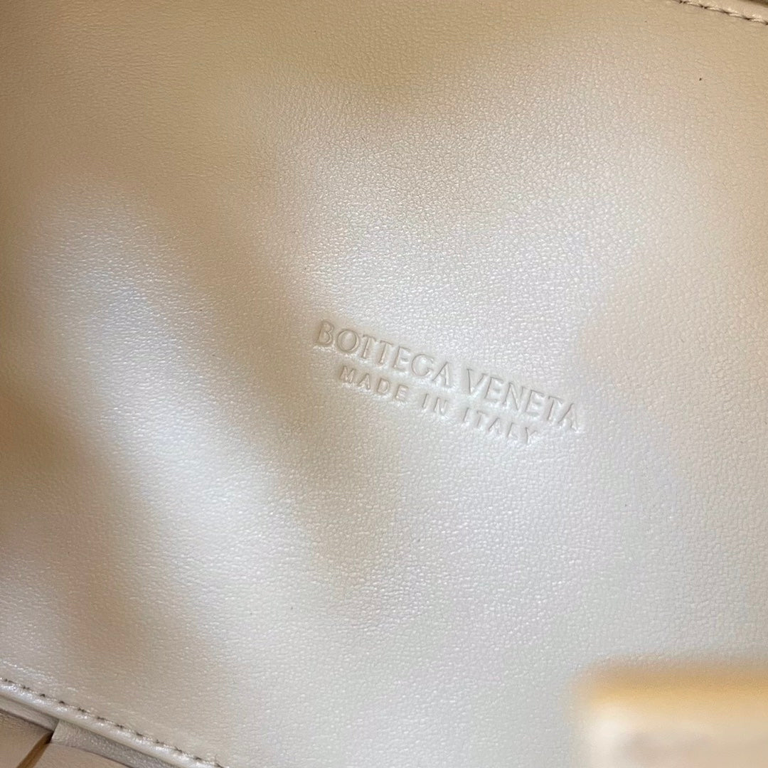 SMALL 22 CASSETTE in BEIGE LAMBSKIN