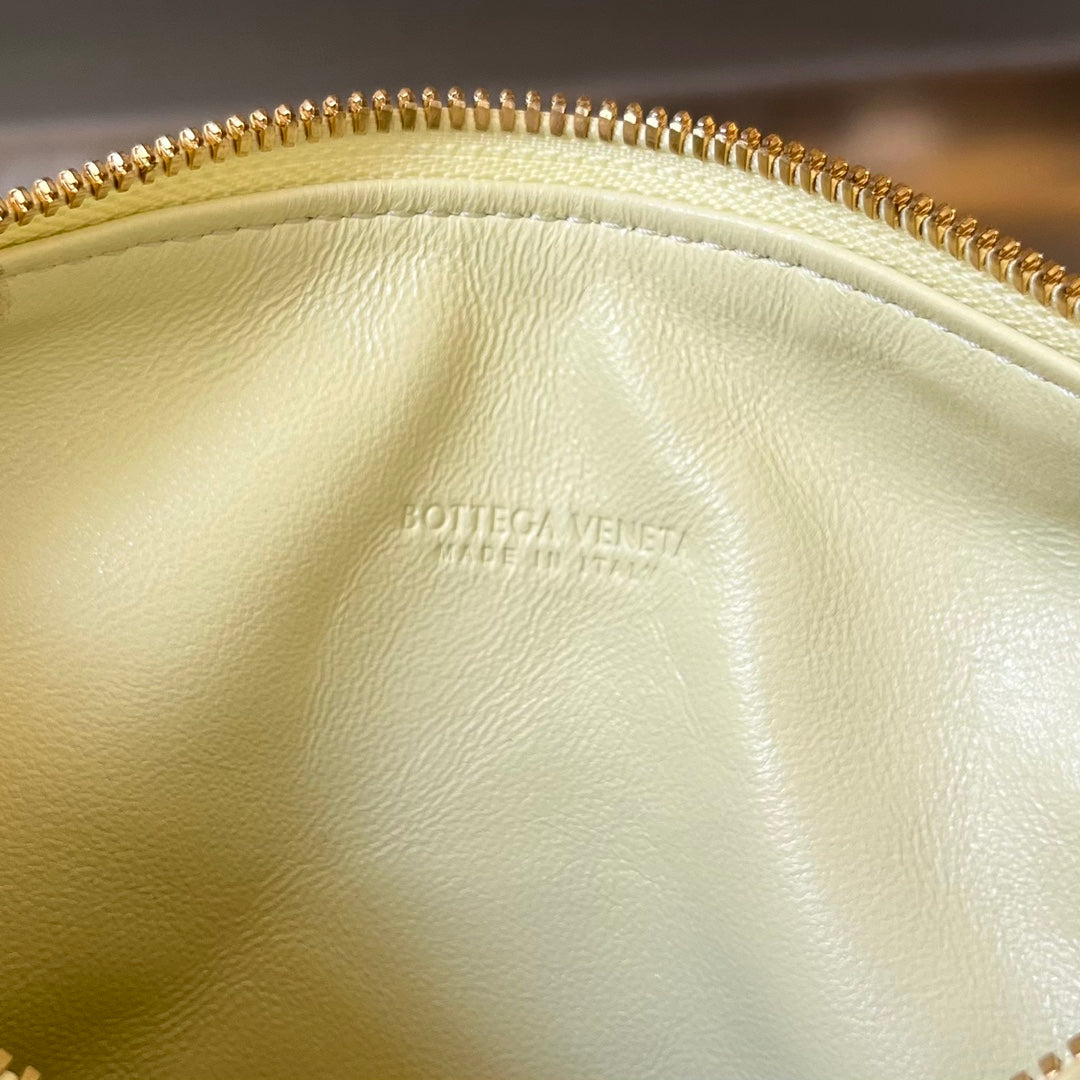 WALLACE 22 BAG in YELLOW CREAM CALFSKIN