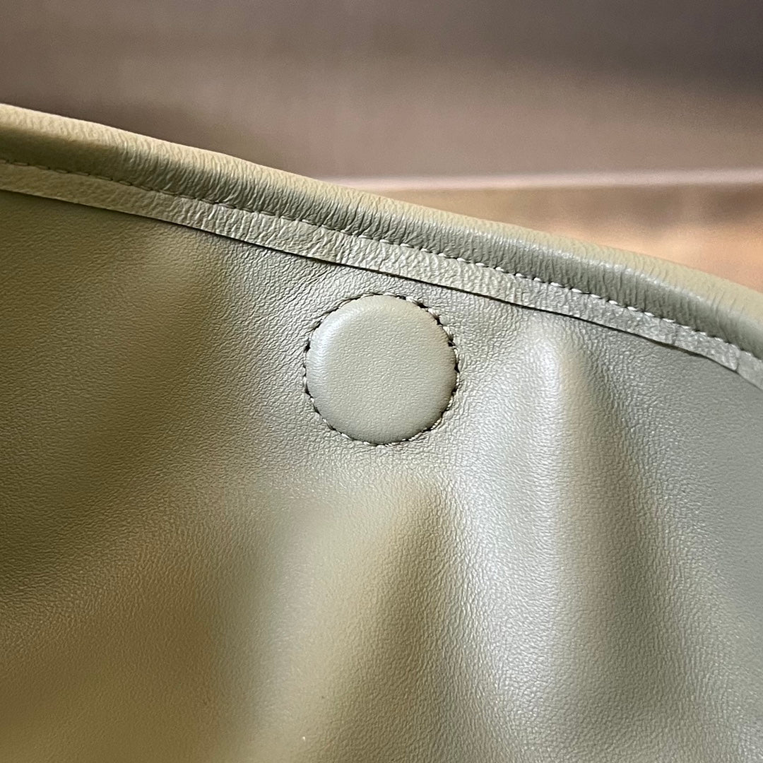 LARGE HOP 54 in SARDINE GREY LAMBSKIN