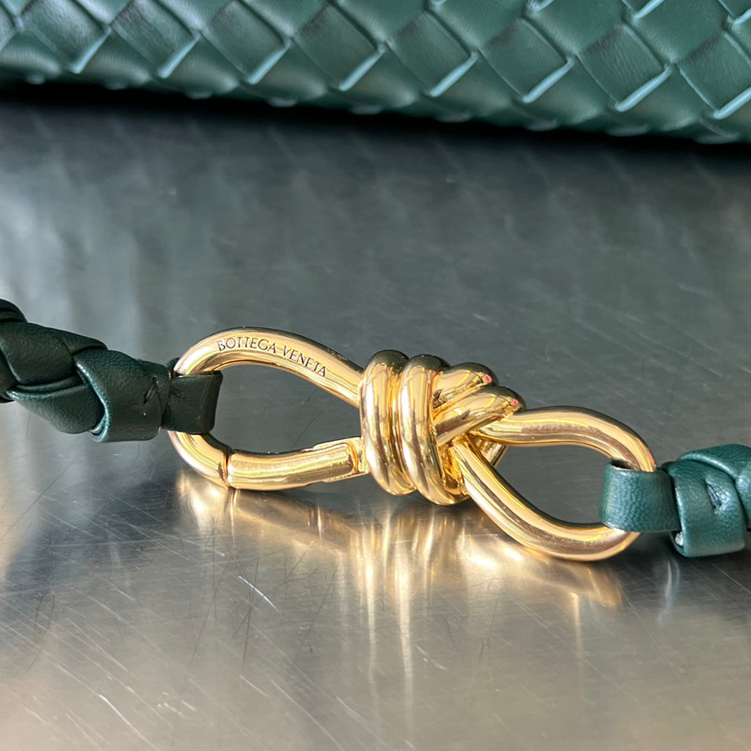 Bv Medium Andiamo 32 Castleton Green Lambskin