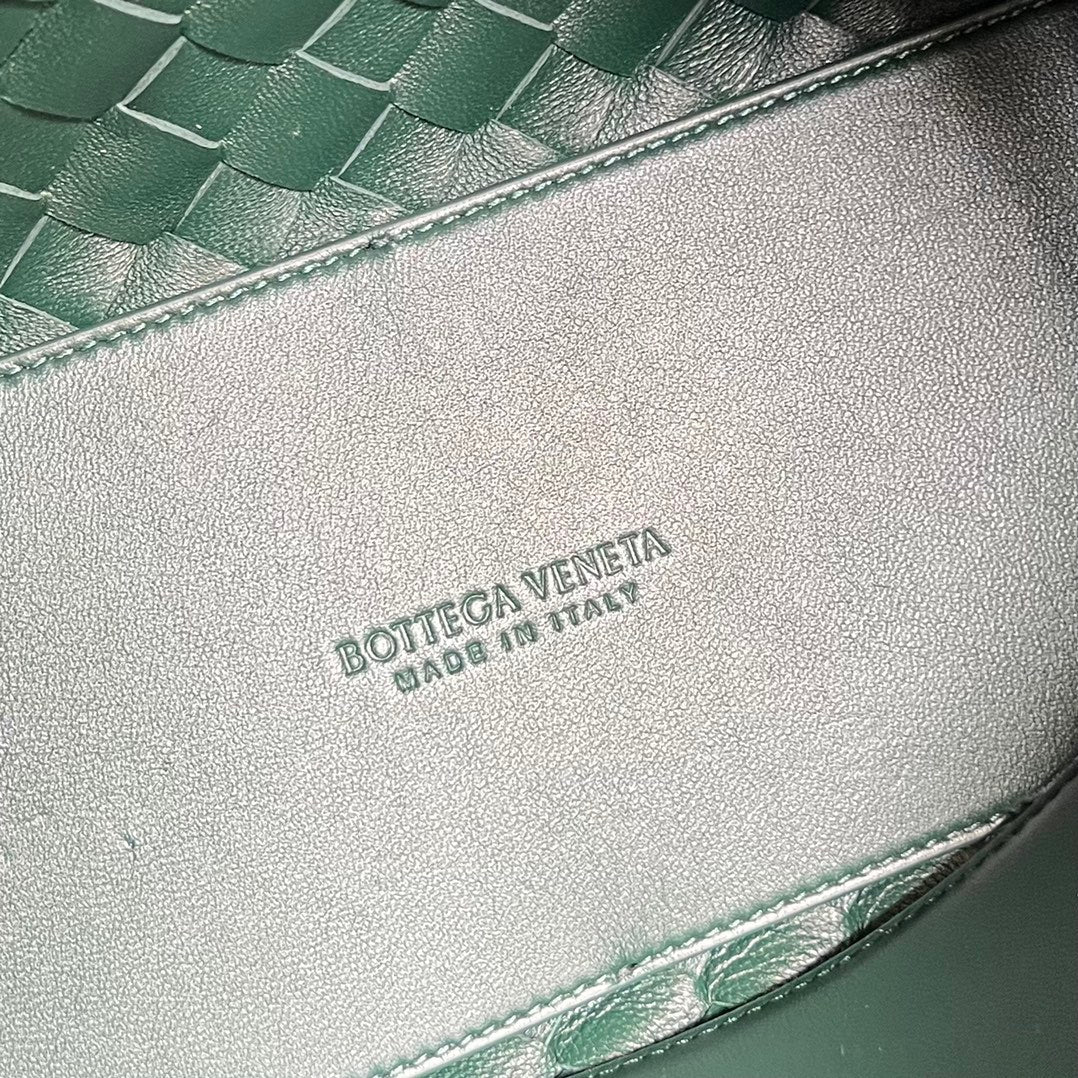 Bv Medium Andiamo 32 Castleton Green Lambskin
