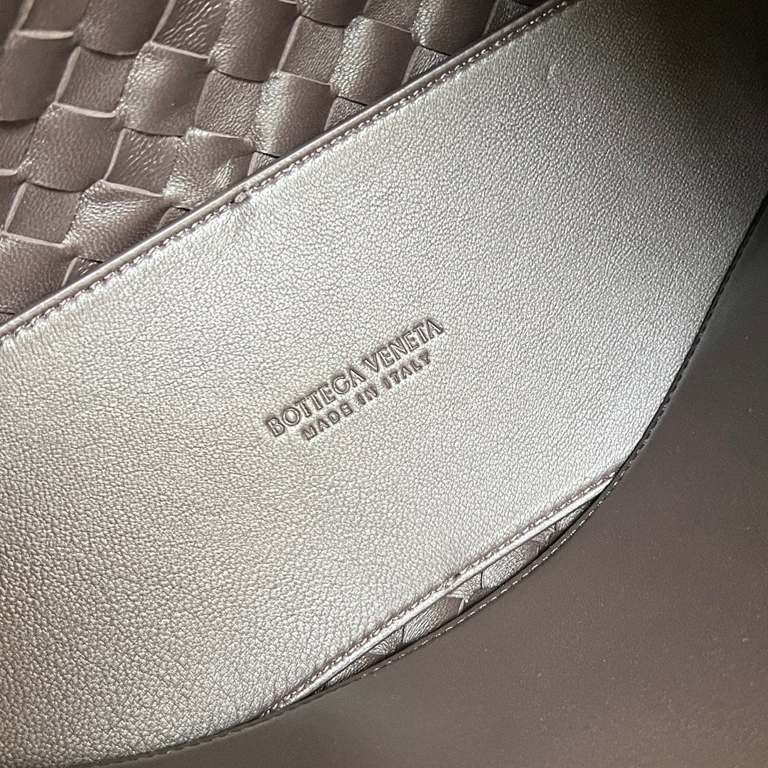 Bv Medium Andiamo 32 Chocolate Lambskin