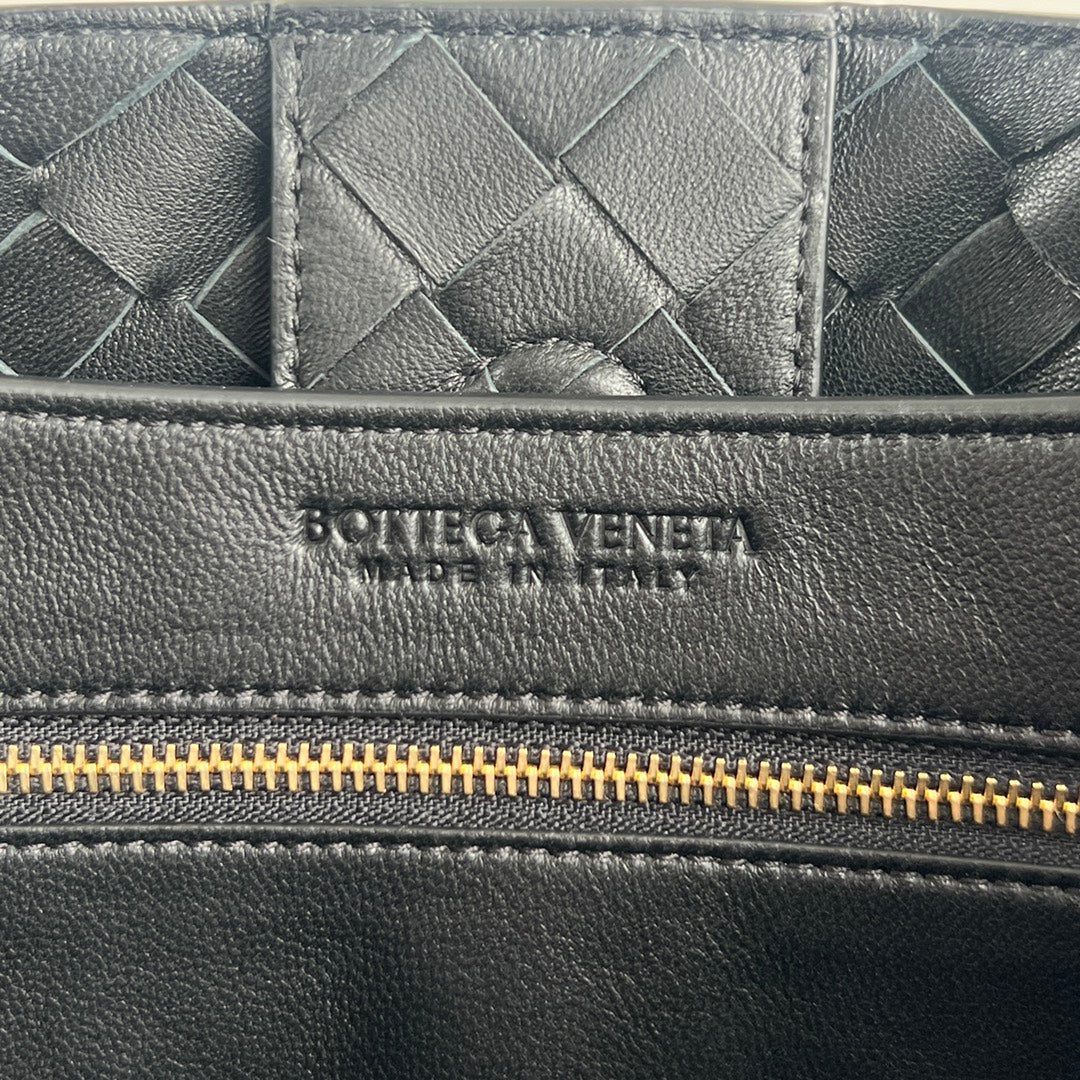 Bv Medium Andiamo 32 Black Lambskin