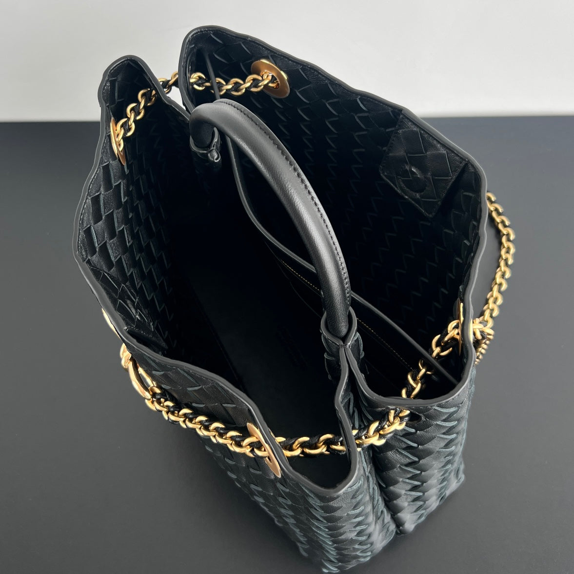 Bv Medium Andiamo 32 Black Lambskin