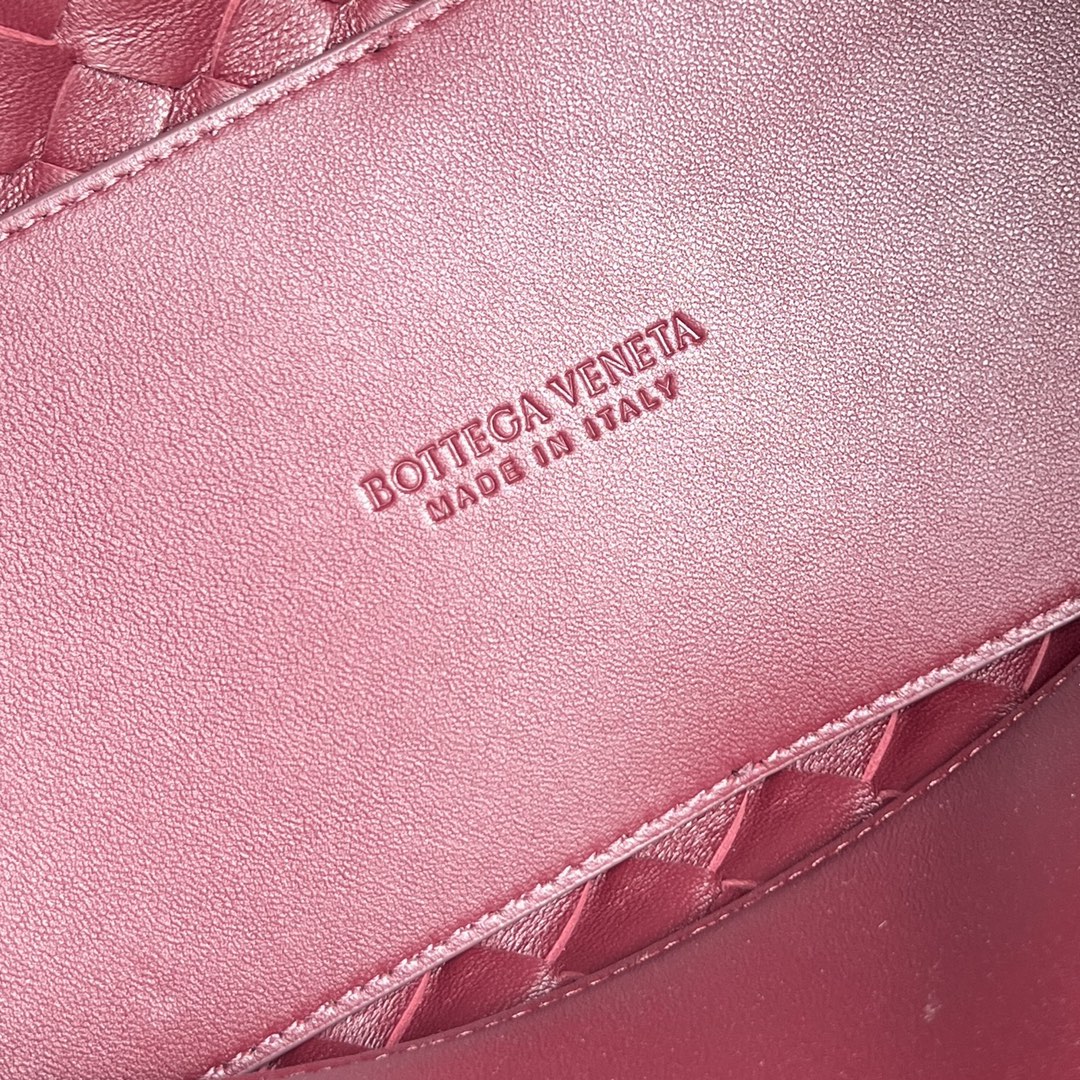 Bv Medium Andiamo 32 Burgundy Lambskin