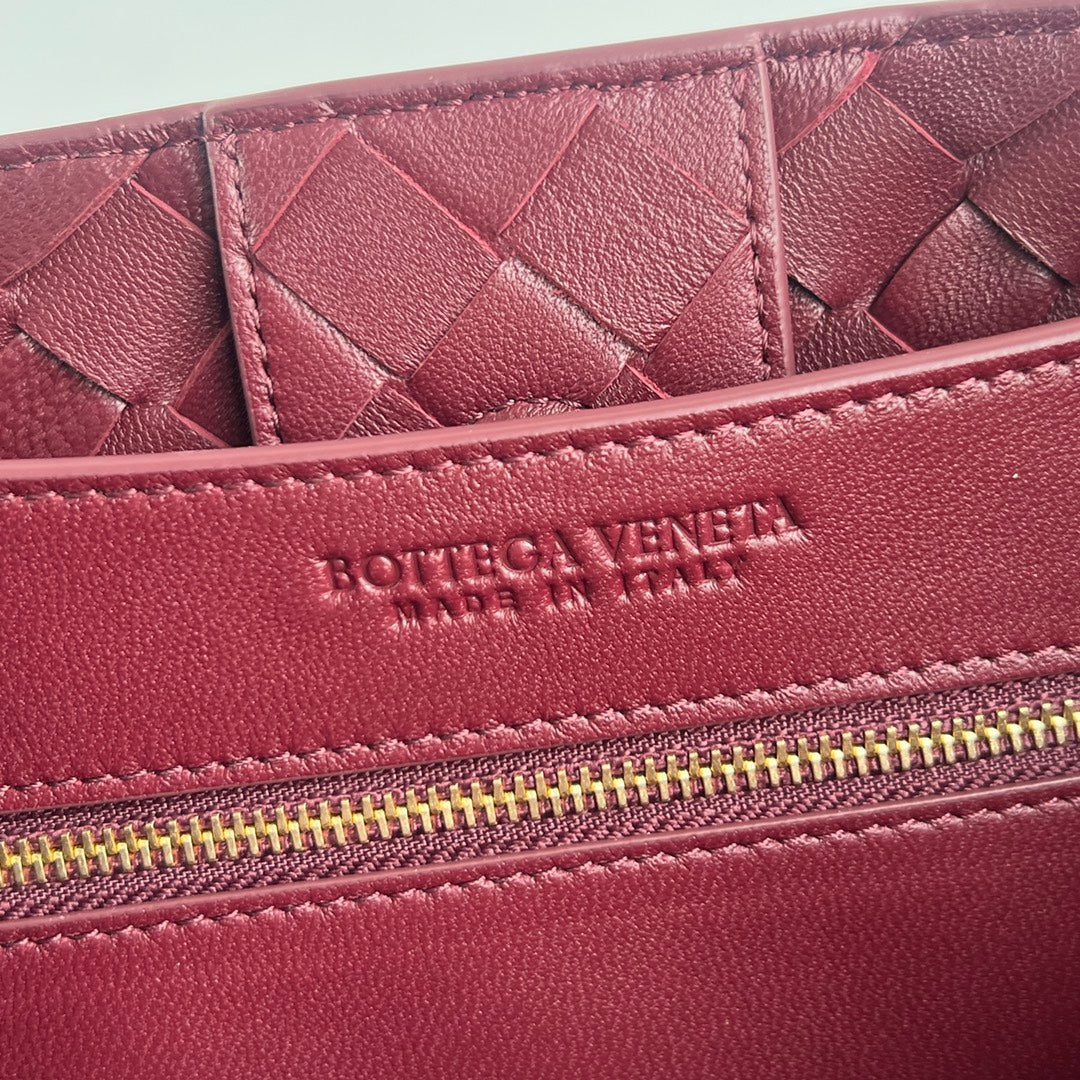 Bv Medium Andiamo 32 Burgundy Lambskin