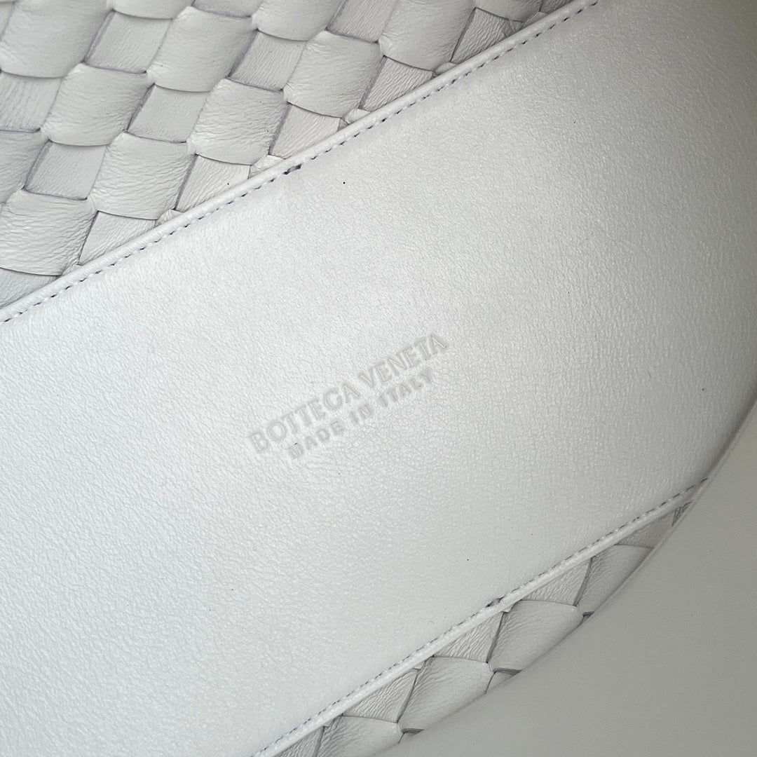 Bv Medium Andiamo 32 Light Green Lambskin