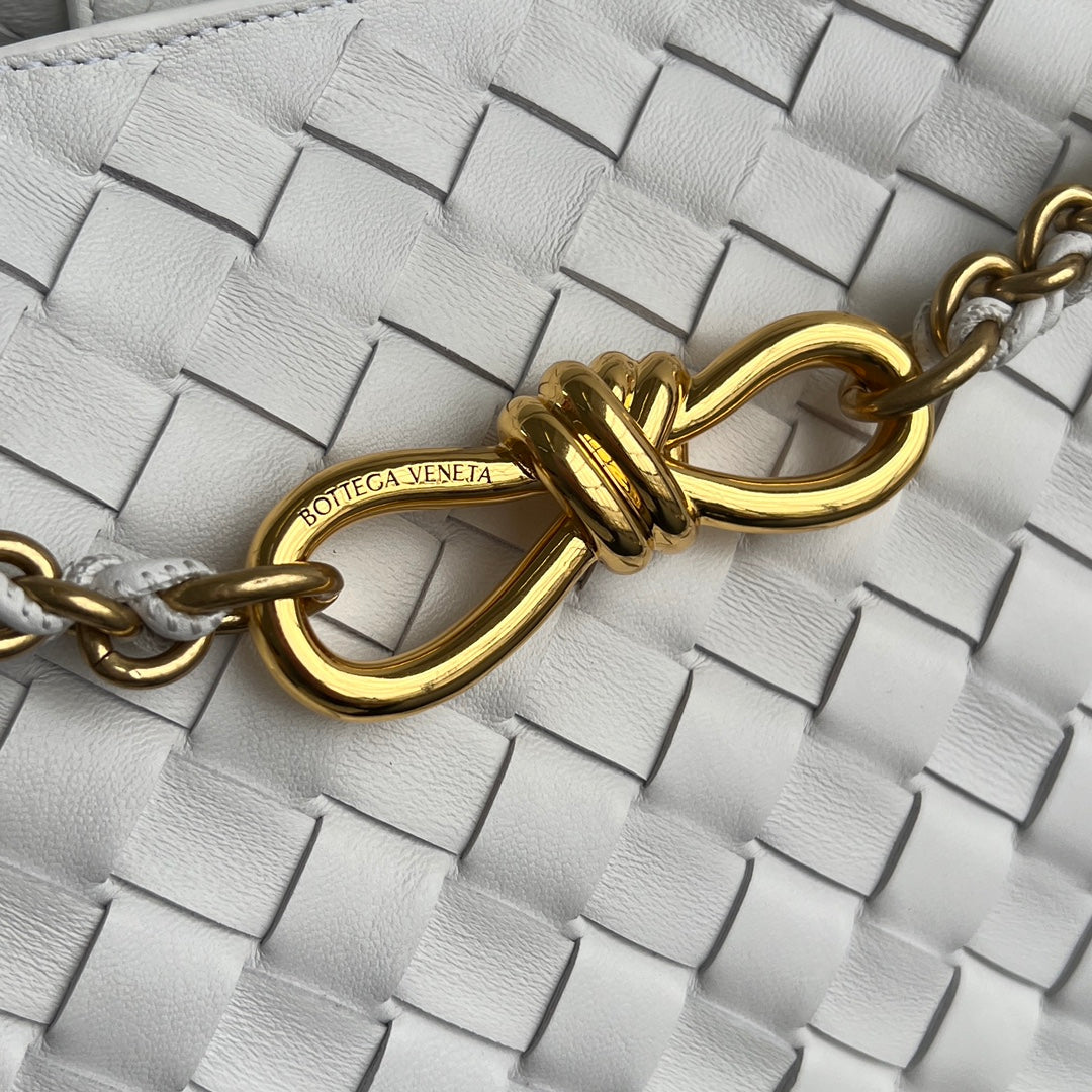 Bv Medium Andiamo 32 Light Green Lambskin