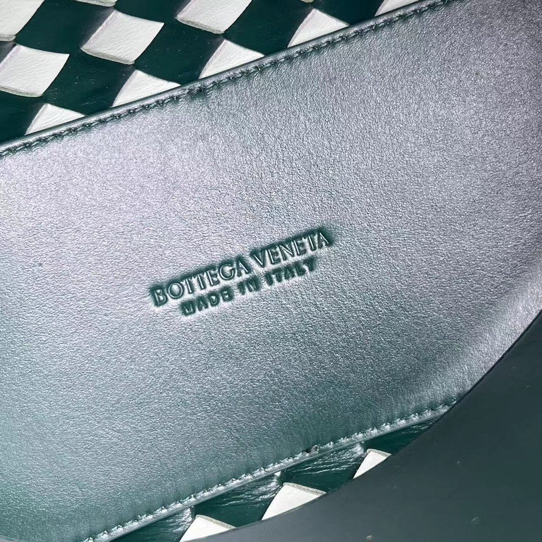 Bv Small Andiamo 25 White Dark Green Lambskin