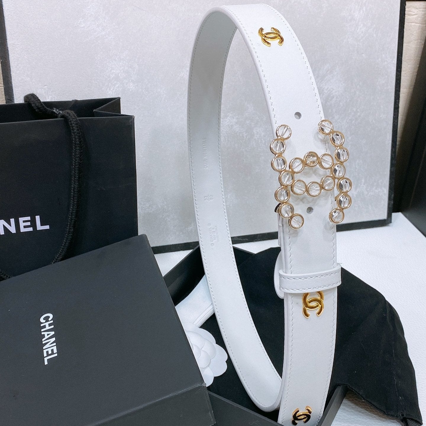 Cc Belt 30 Mm In White Calfskin Pearl Logo With Gold Hardware