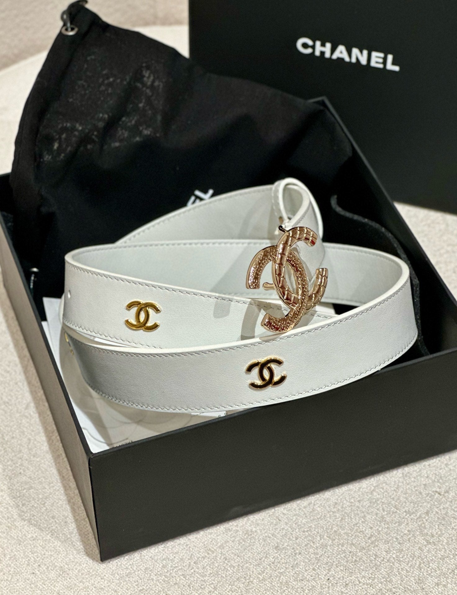 Double C Belt 30Mm In White Calfskin Gold Buckle With Embossed Check Pattern
