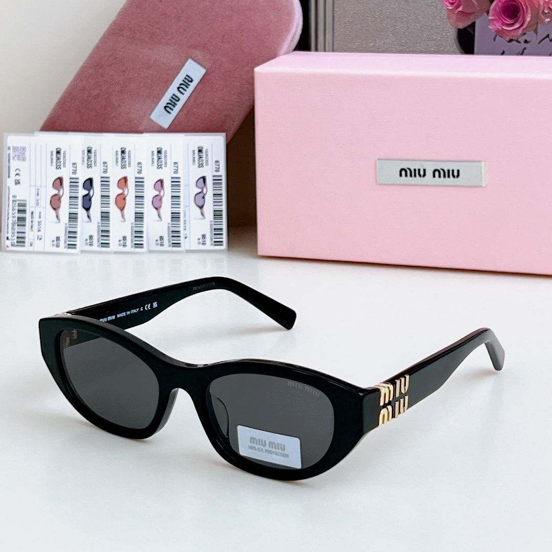 Miumiu Sunglasses 679437