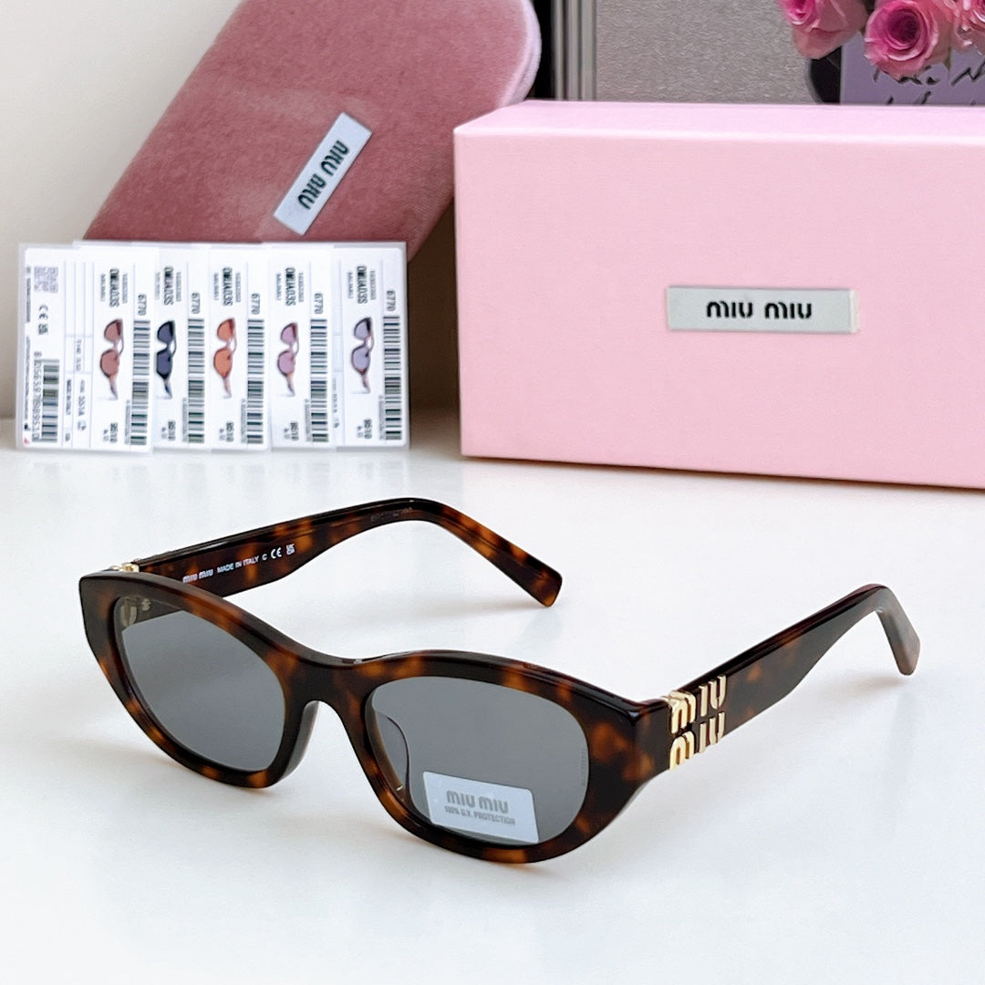 Miumiu Sunglasses 679437