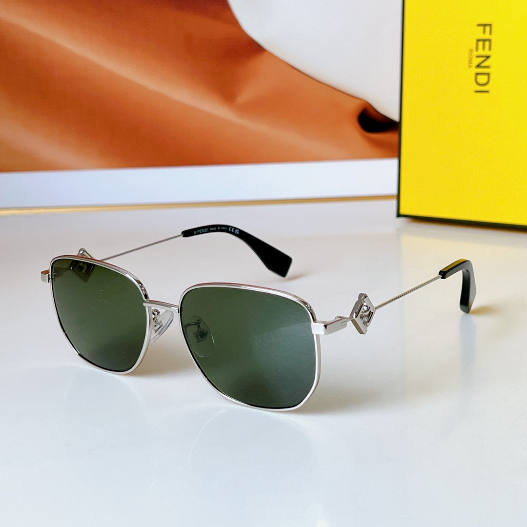 Travel Square Frame Sunglasses Fe50111F In Metal