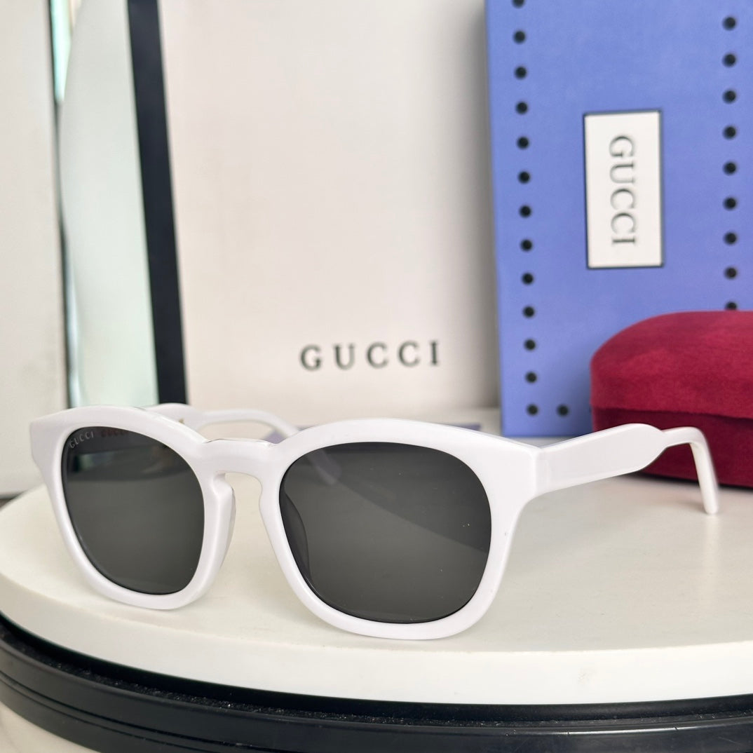 Gucci Sunglasses 690833
