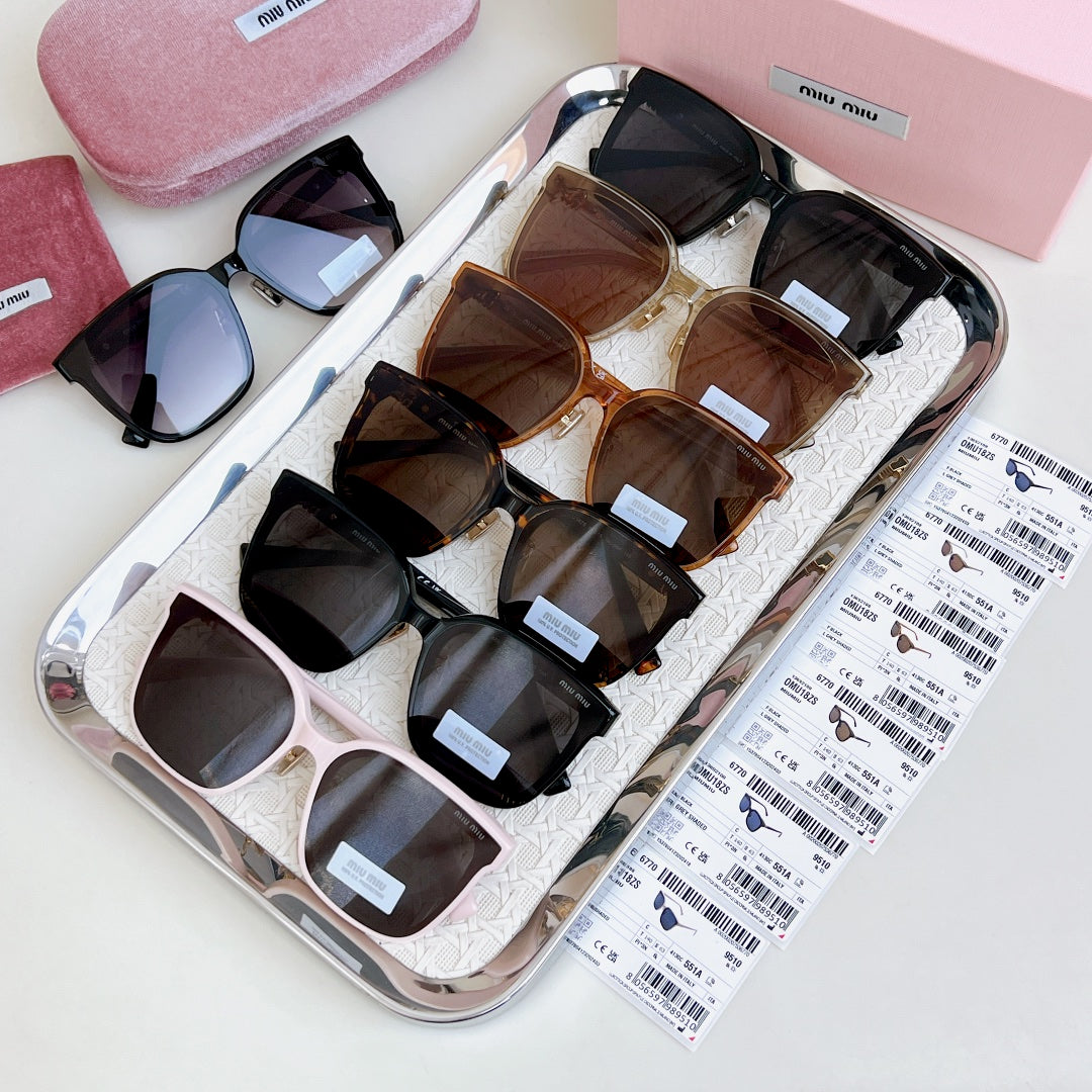 Miumiu Sunglasses 698839
