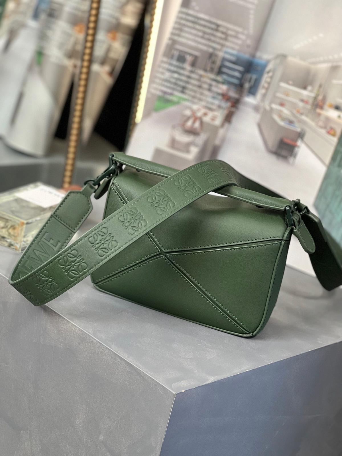 Loew Puzzle Fold Tote Iblack Shiny Calfskin