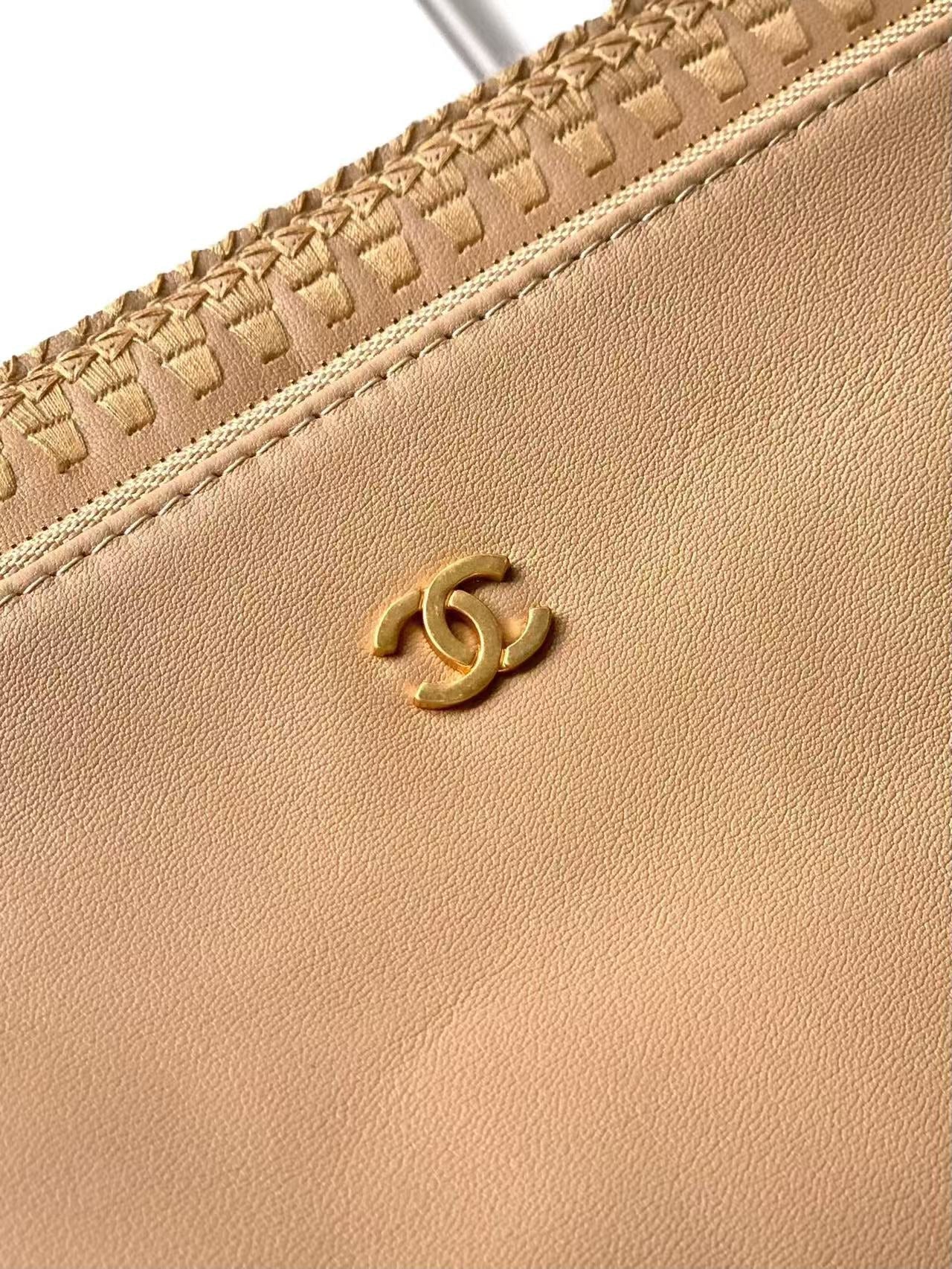 CC Large Tote 39 Light Beige Canvas Pearl Logo