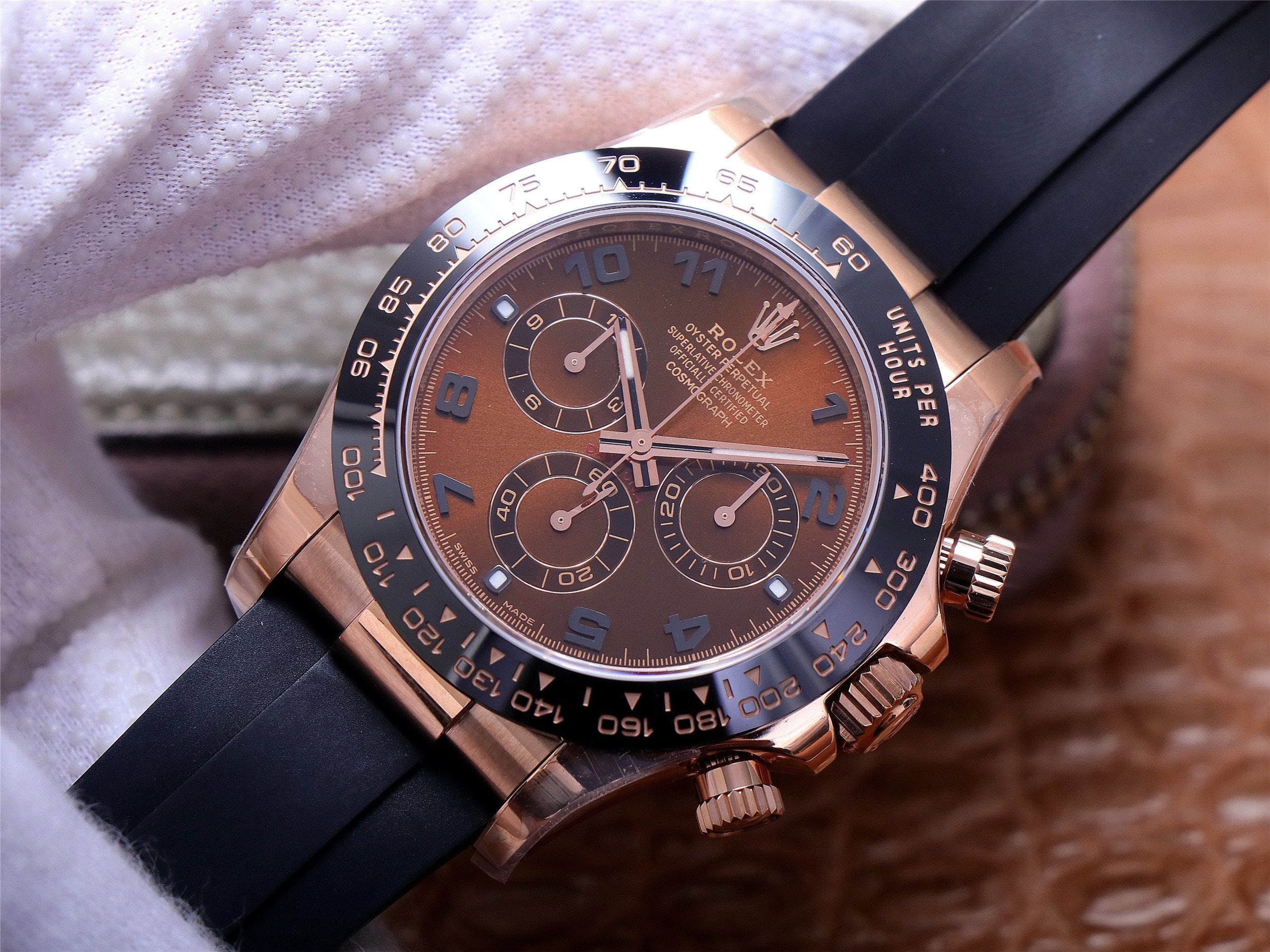 DAYTONA ROSE GOLD CASE 40MM CHOCOLATE DIAL RUBBER STRAP