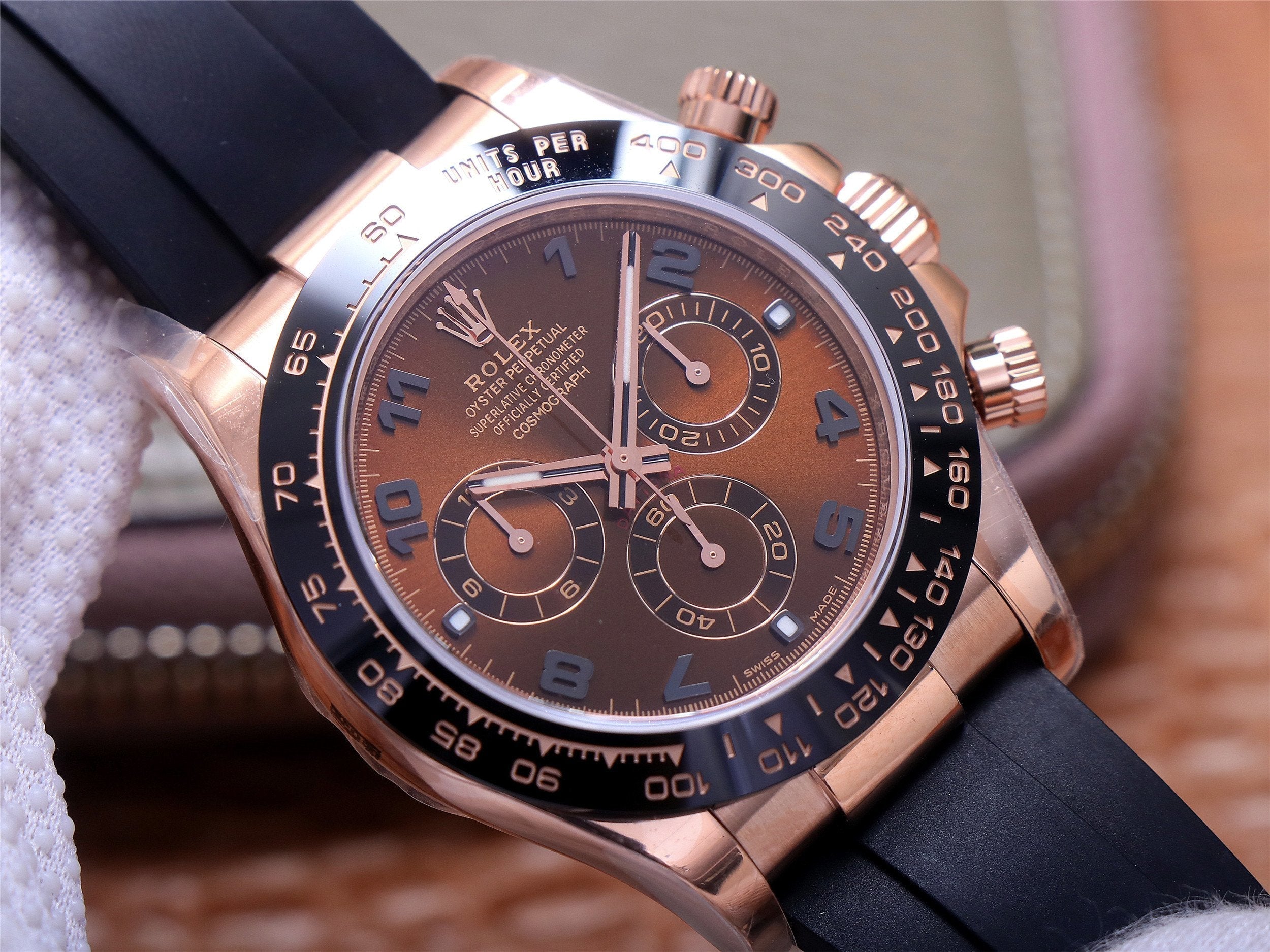 DAYTONA ROSE GOLD CASE 40MM CHOCOLATE DIAL RUBBER STRAP