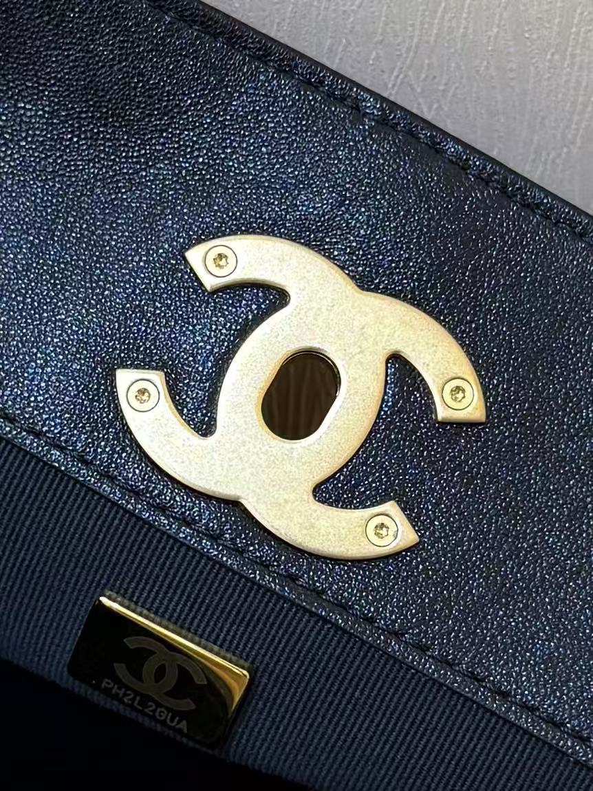 CC Large Tote 39 Light Beige Canvas Pearl Logo