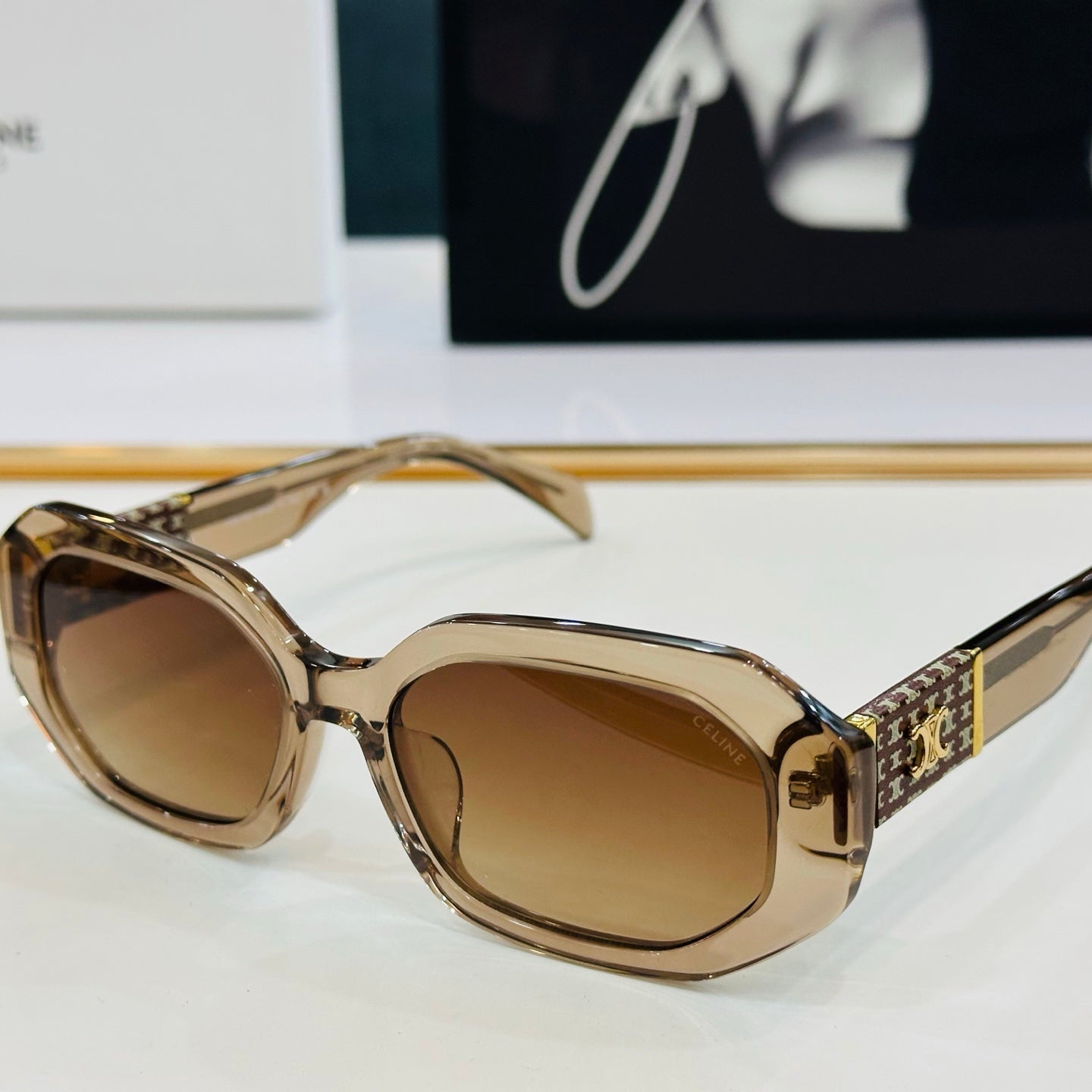 TRIOMPHE OVAL SUNGLASS CL40169 IN ACETATE