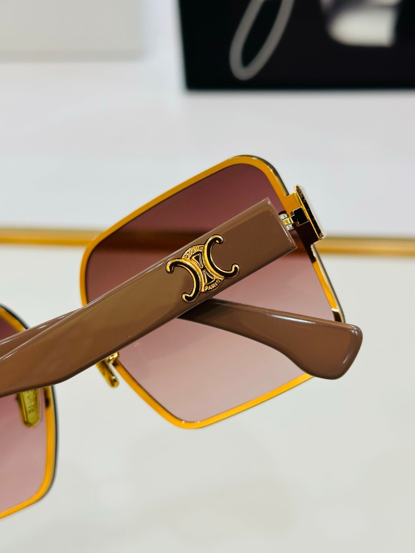 TRIOMPHE SQUARE SUNGLASS CL40238 IN ACETATE