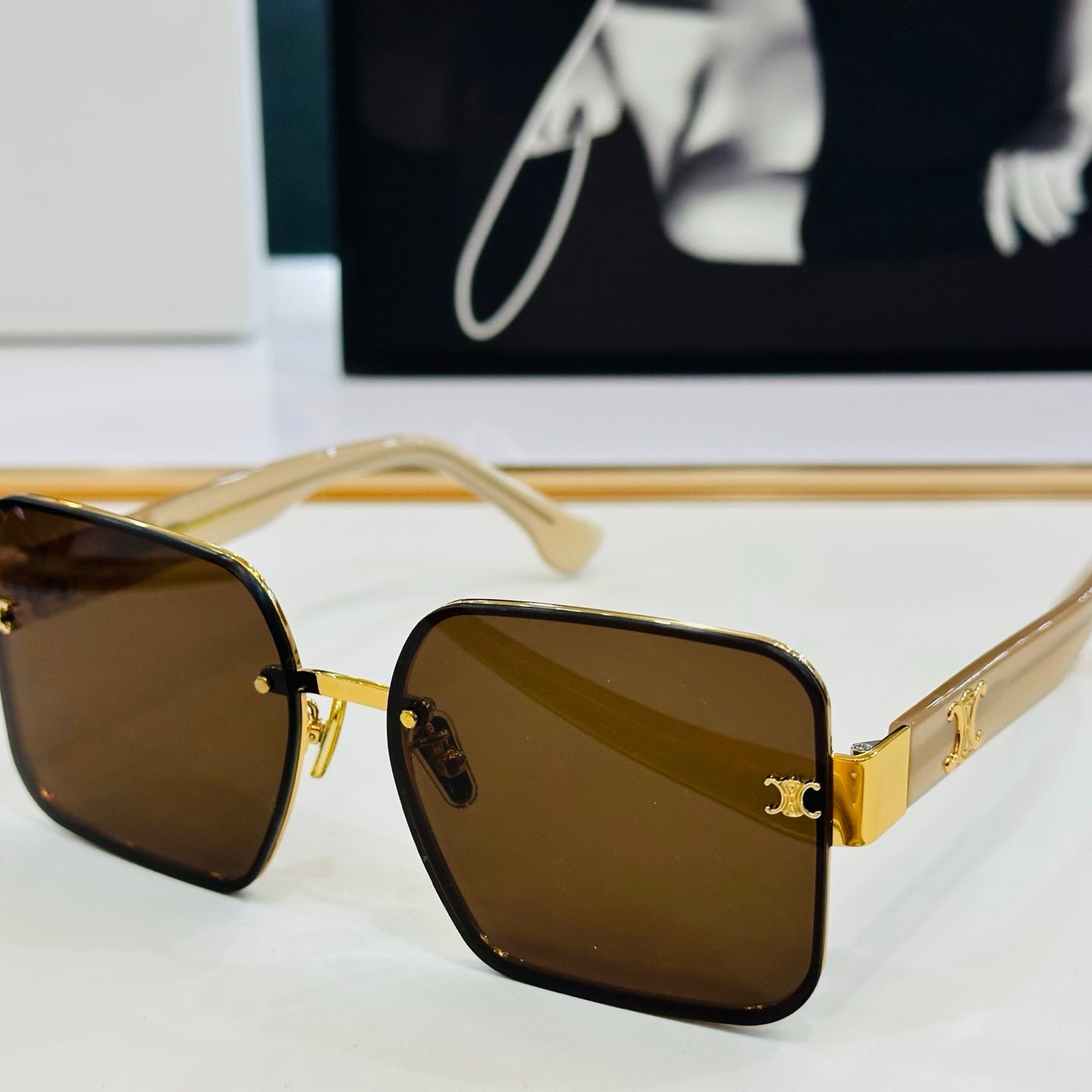 TRIOMPHE SQUARE SUNGLASS CL40238 IN ACETATE