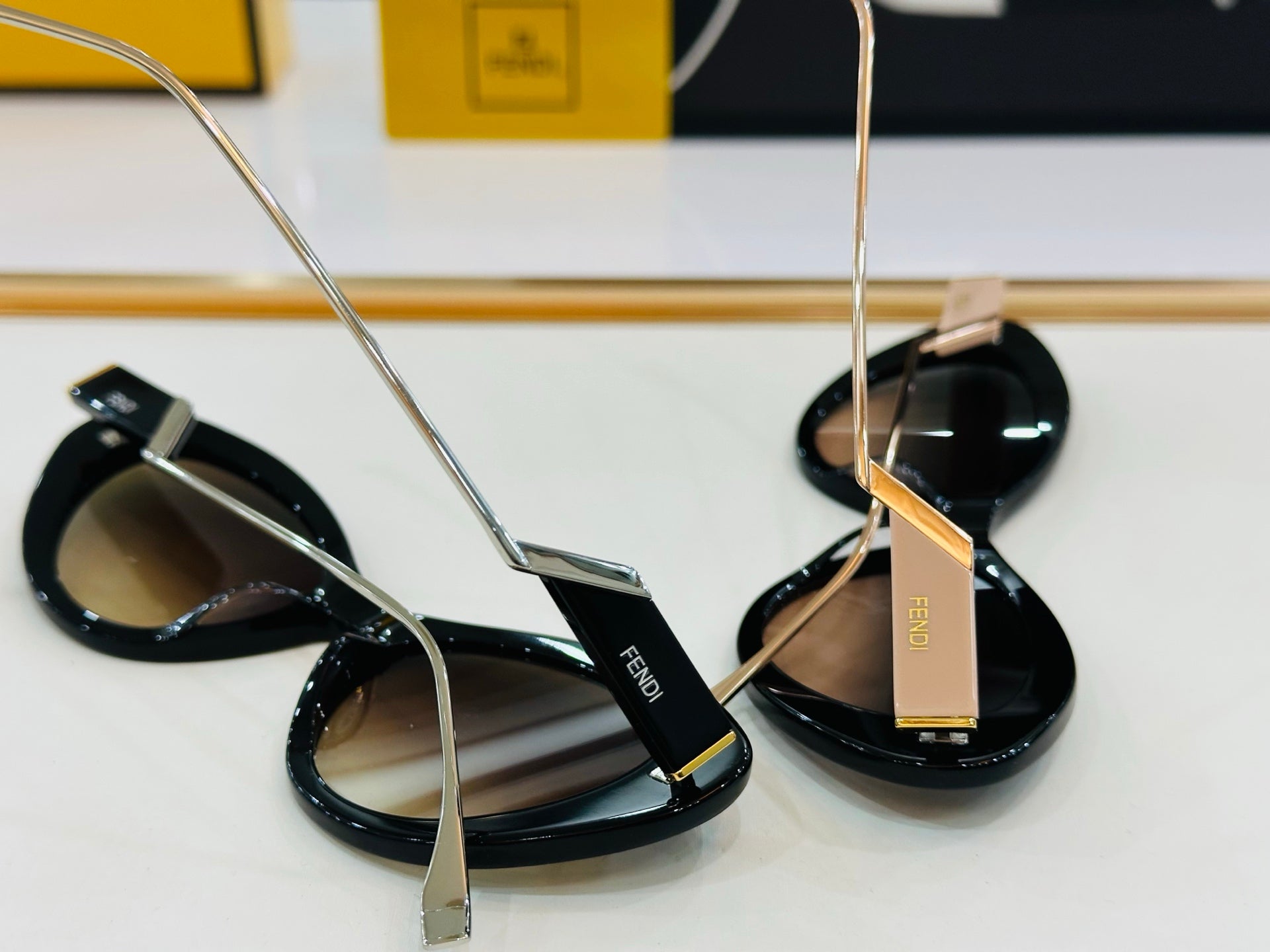 Ff Diamonds Cat-Eye Frame Sunglasses E3019 In Acetate