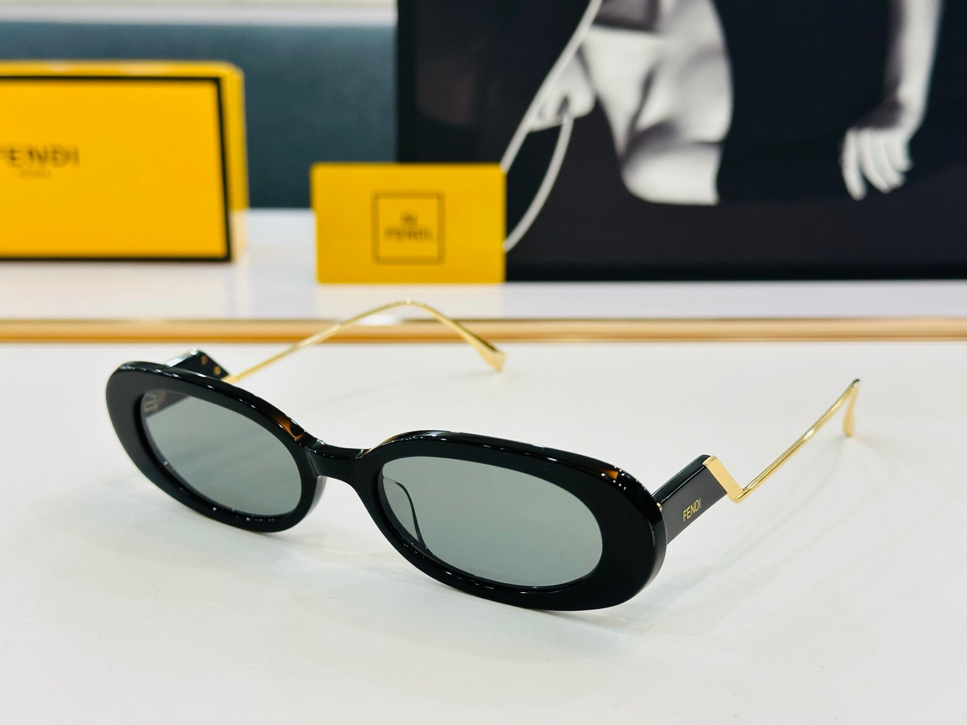 Ff Diamonds Oval Frame Sunglasses E3018 In Acetate