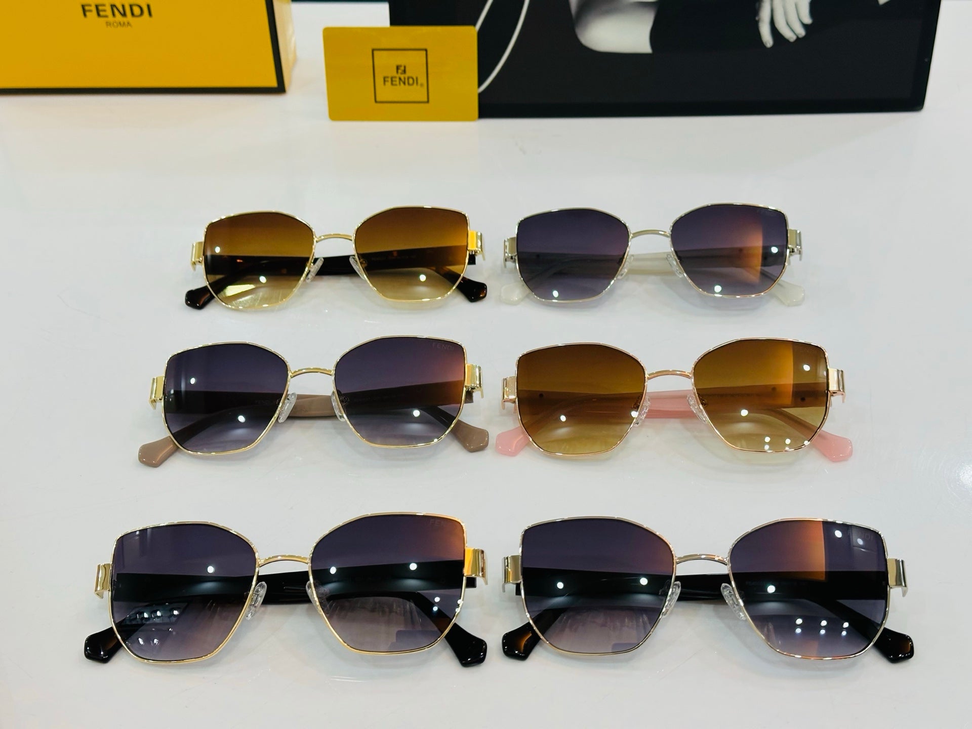 Baguette Square Frame Sunglasses Fe40051 In Metal