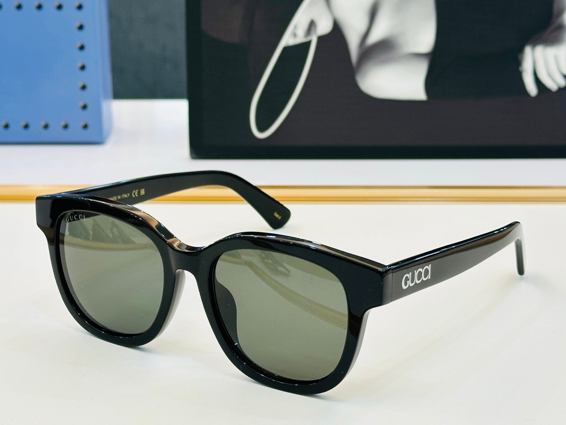 Gucci Sunglasses 692511