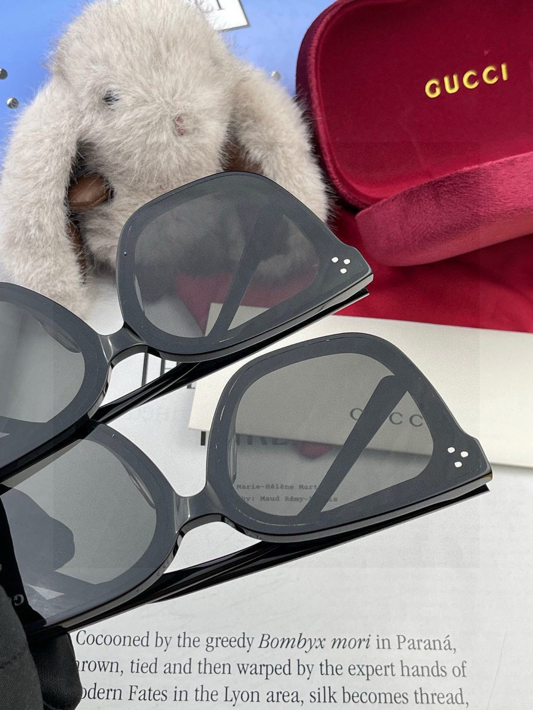 Gucci Sunglasses 560806