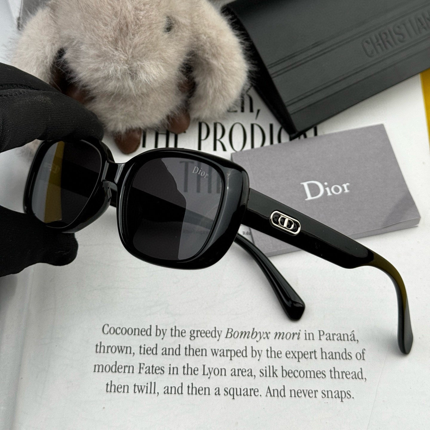 Montaigne Sunglass D8106 In Acetate