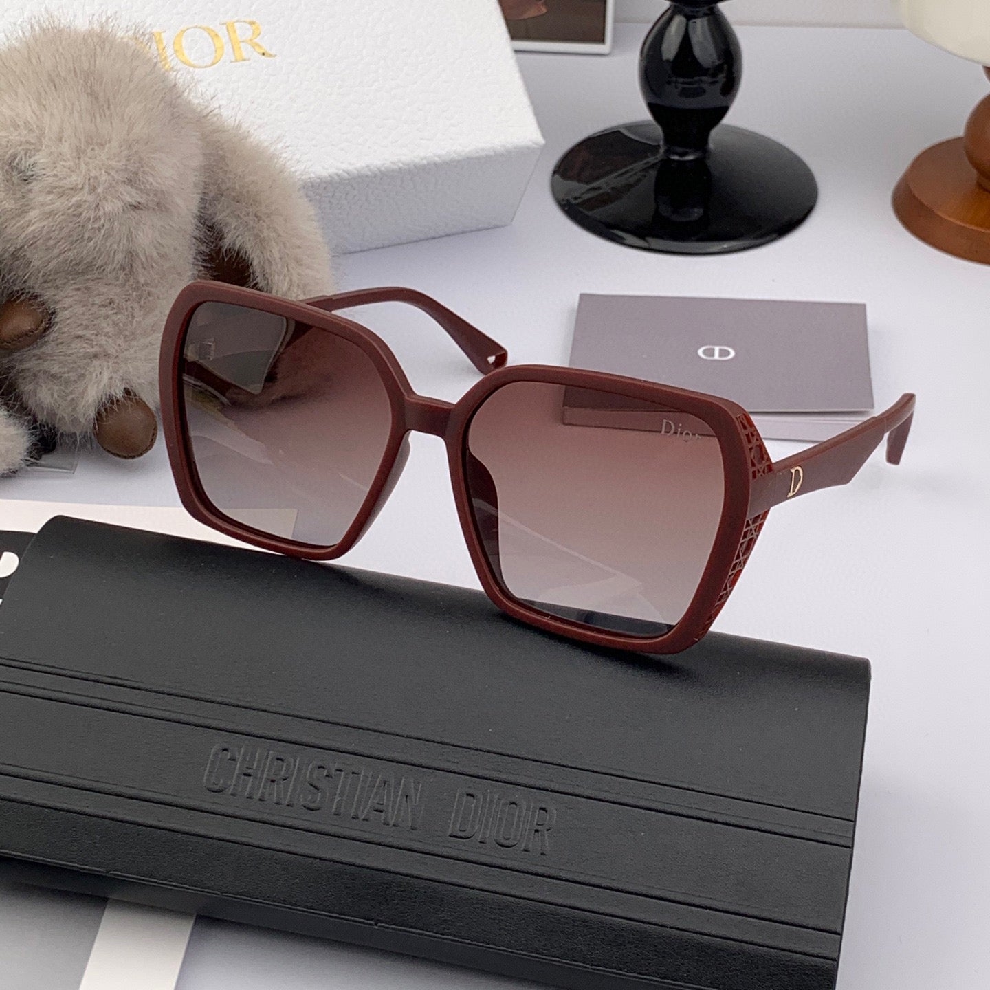 Montaigne Sunglass D7732 In Brown Acetate